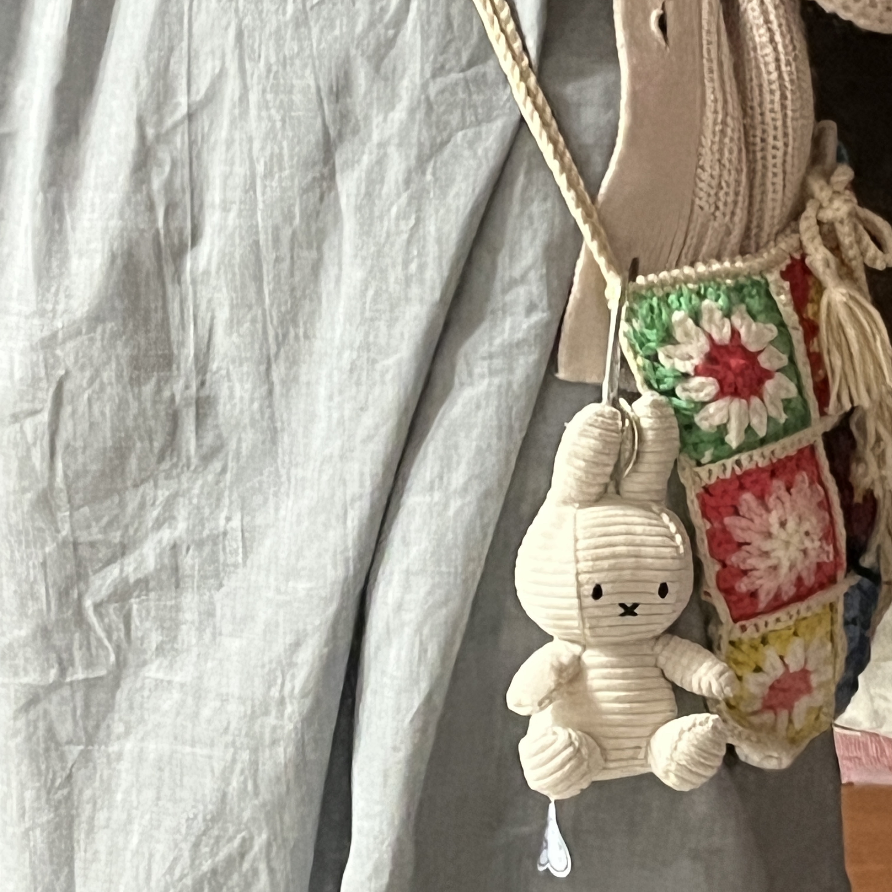 Miffy x Bon Ton Toys Miffy Keychain Corduroy Off White 착용 스타일