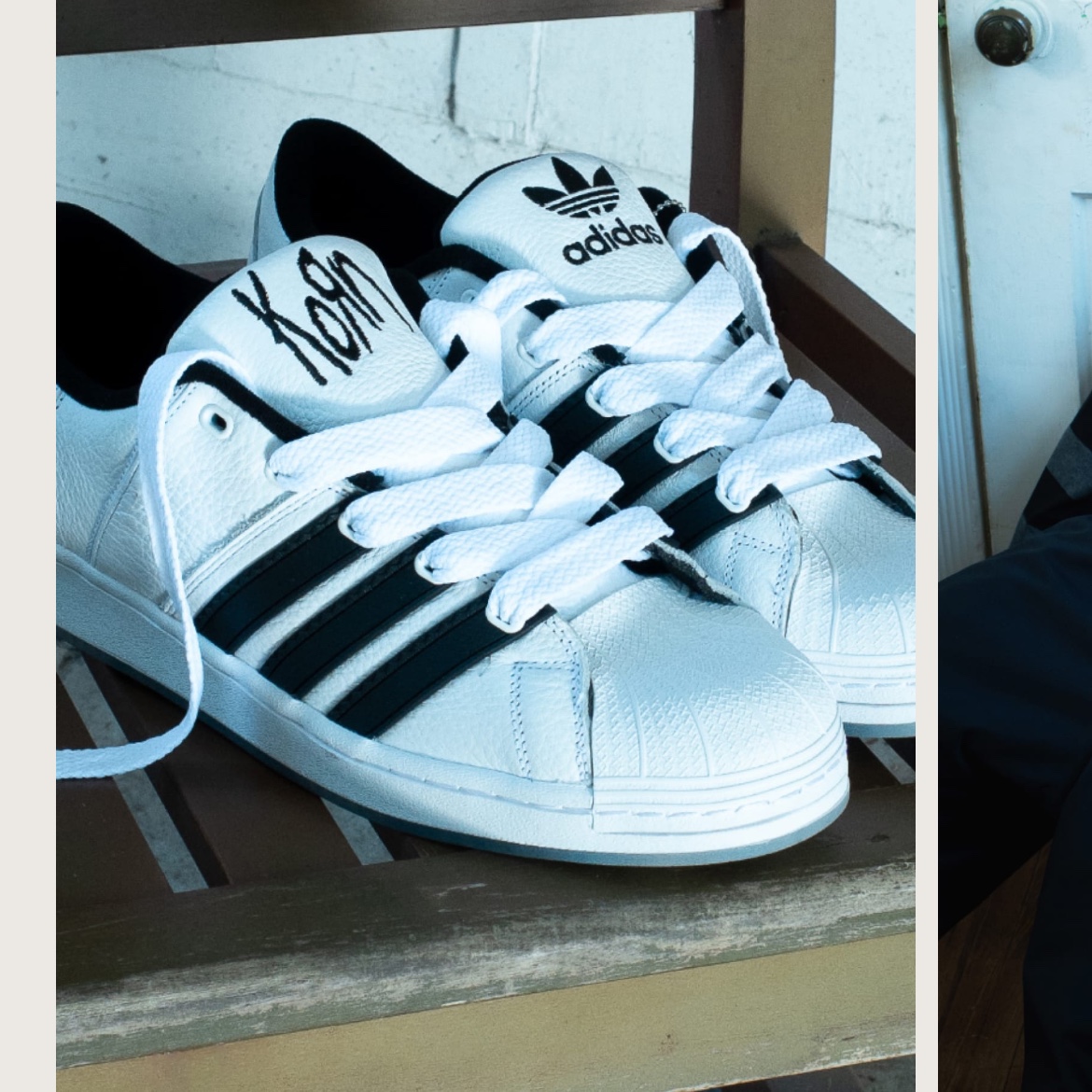 Adidas x KoRn Superstar Supermodified Cloud White Core Black 착용 스타일 - 3