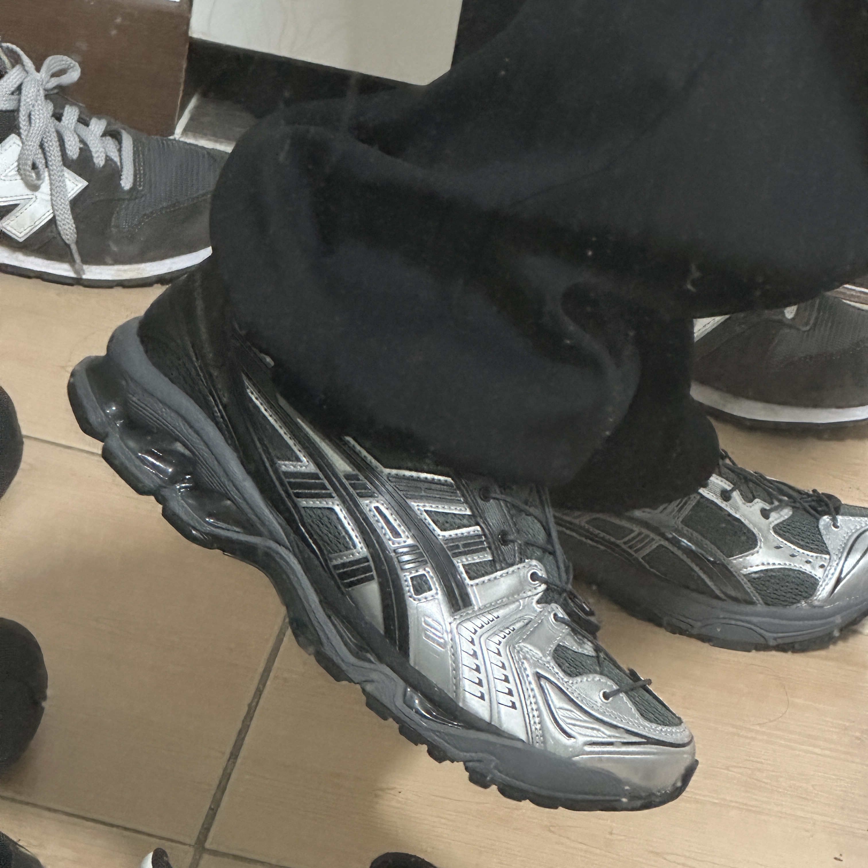 Asics x Unaffected Gel-Kayano 14 Silver Moon 착용 스타일 - 1