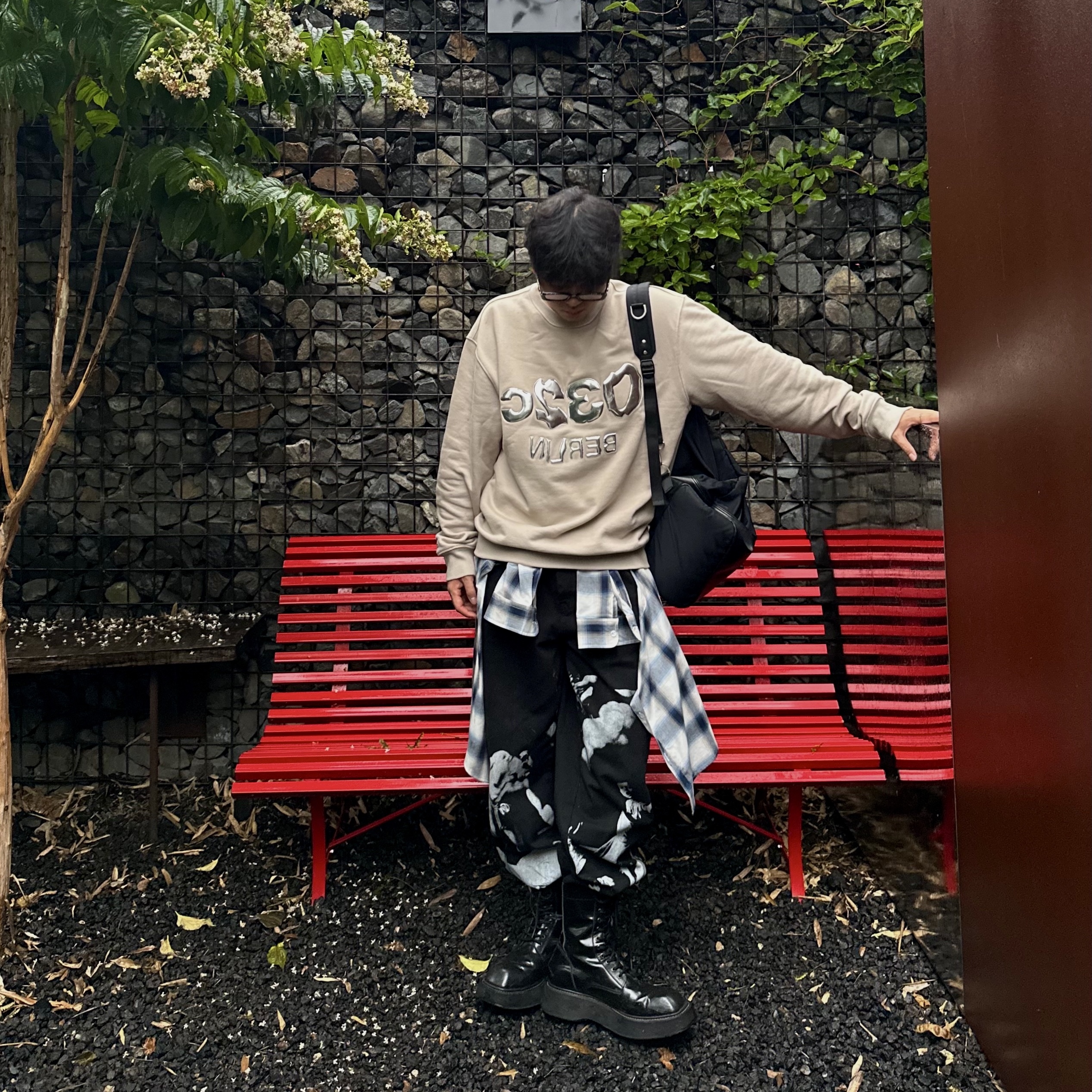 Millo Archive Ombre Check Shirt Navy, Gentle Monster x Thug Club Techno 01 Black 착용 스타일 - 2