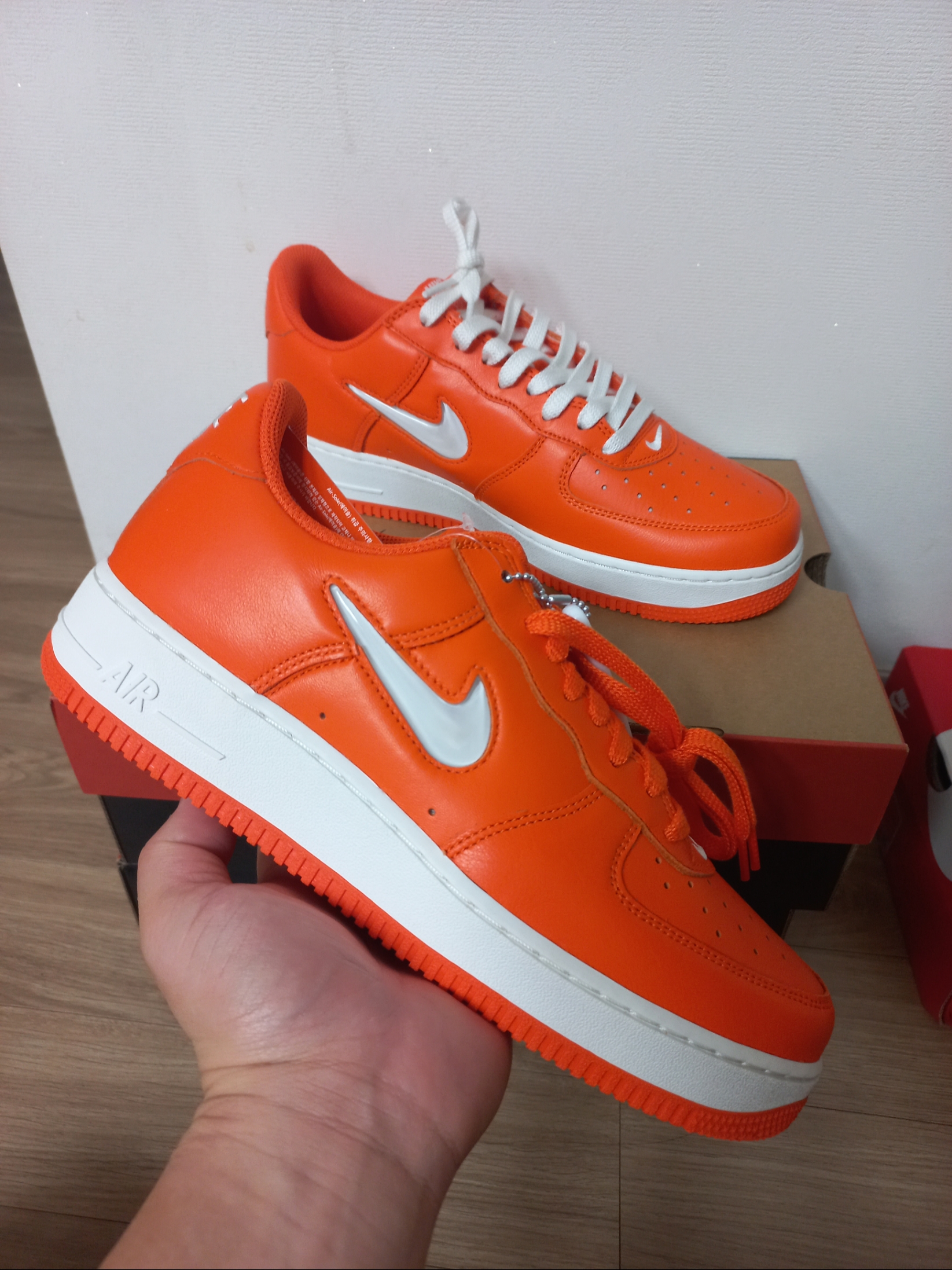 Nike Air Force 1 Low Retro Color of The Month Safety Orange 착용 스타일 - 1