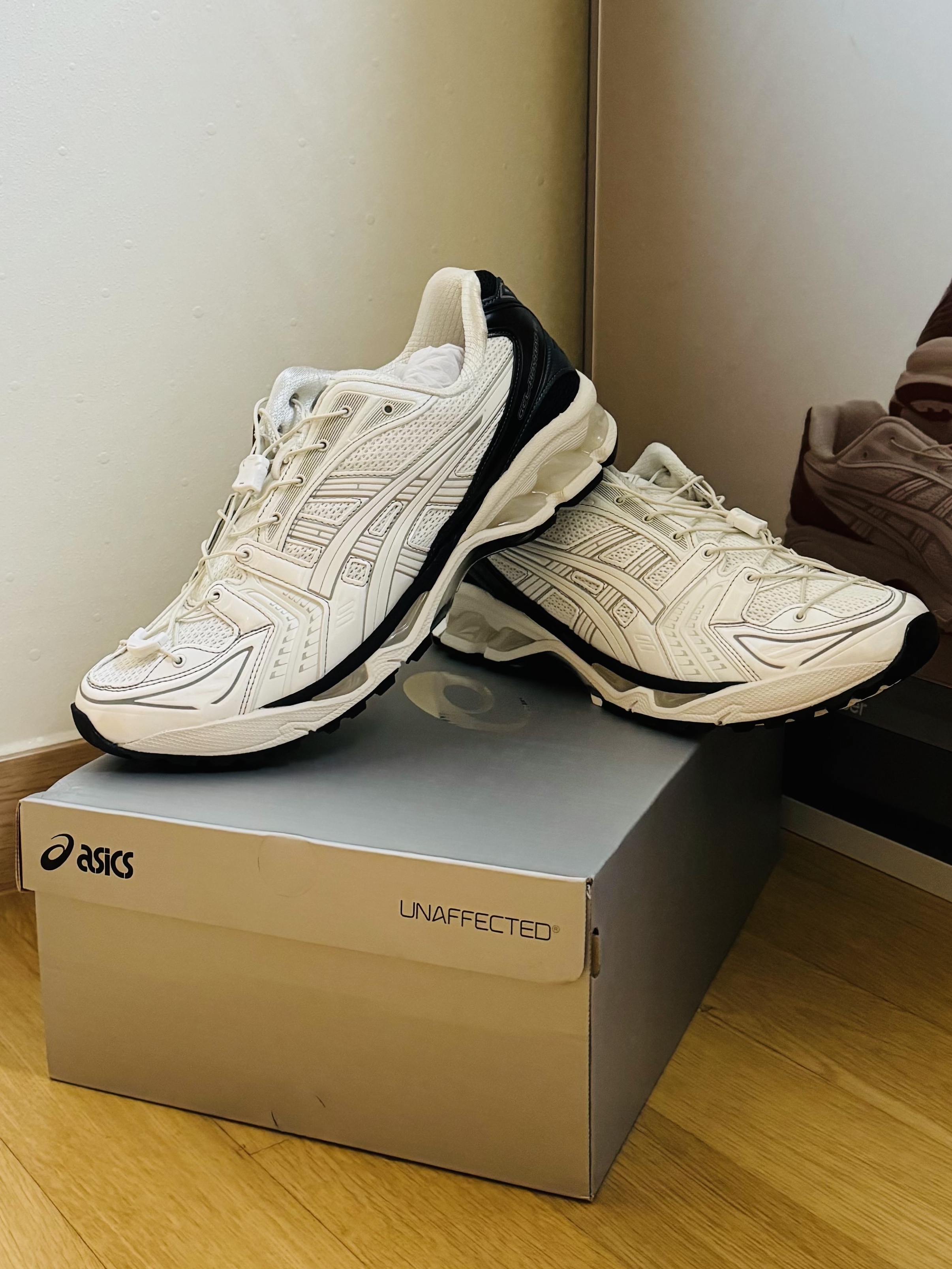 Asics x Unaffected Gel-Kayano 14 Galaxy White 착용 스타일