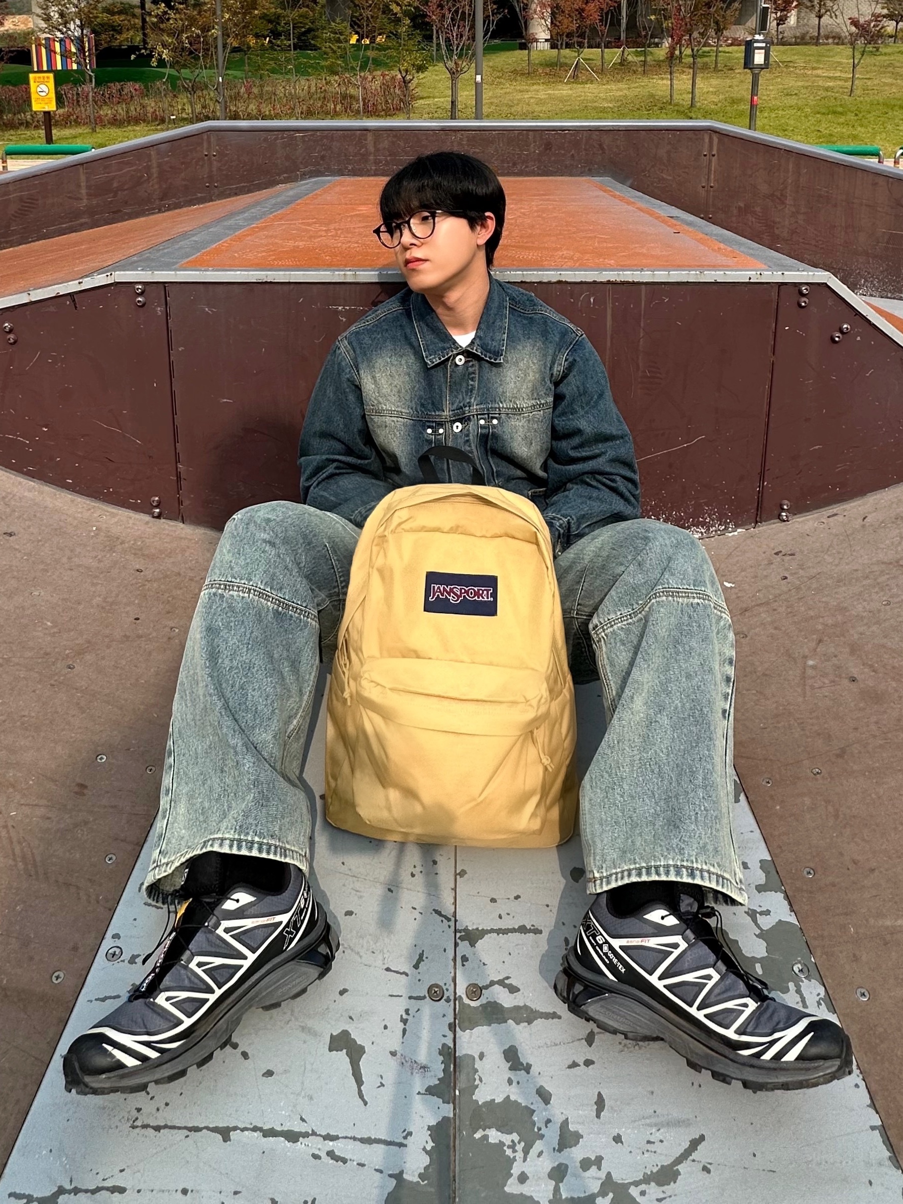 Salomon XT-6 Gore-Tex Black Ebony, Jansport Superbreak Backpack Black 착용 스타일 - 1