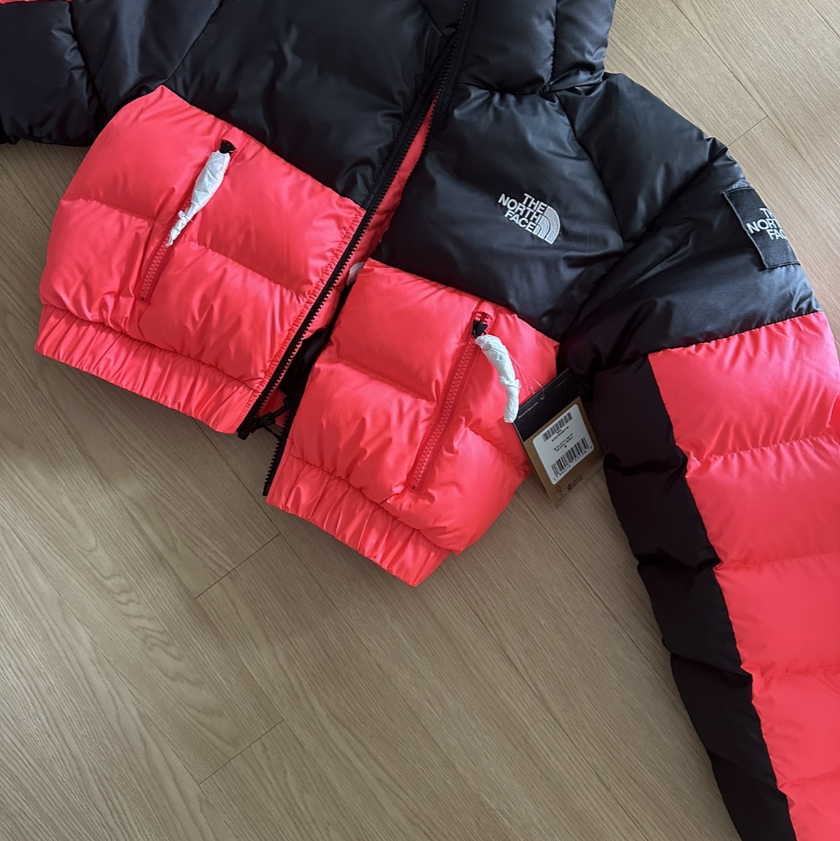 (W) The North Face Phlego Synthetic Insulated Jacket Brilliant Coral Black 착용 스타일
