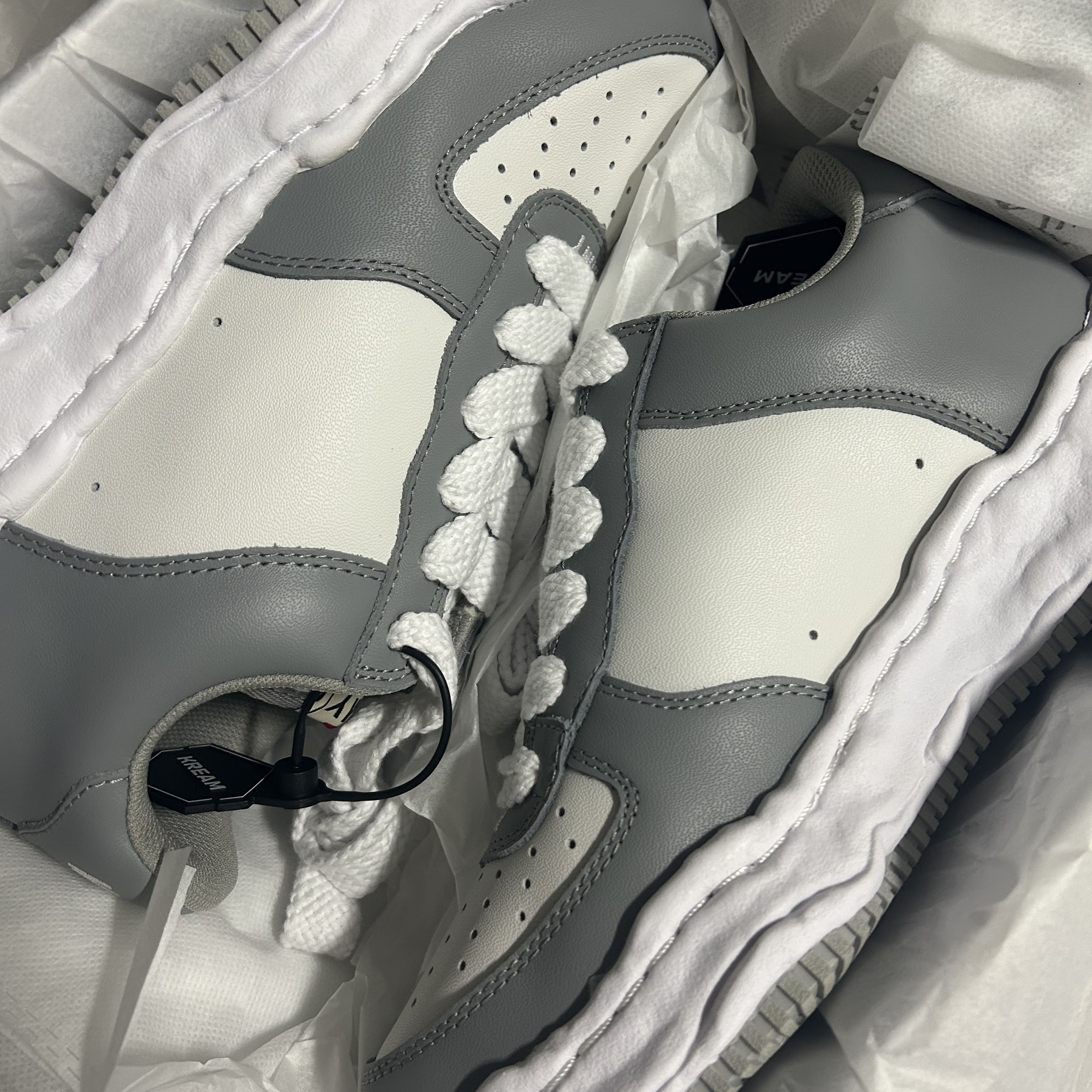 Maison Mihara Yasuhiro Wayne OG Sole Leather Low-top Sneakers Gray White 착용 스타일