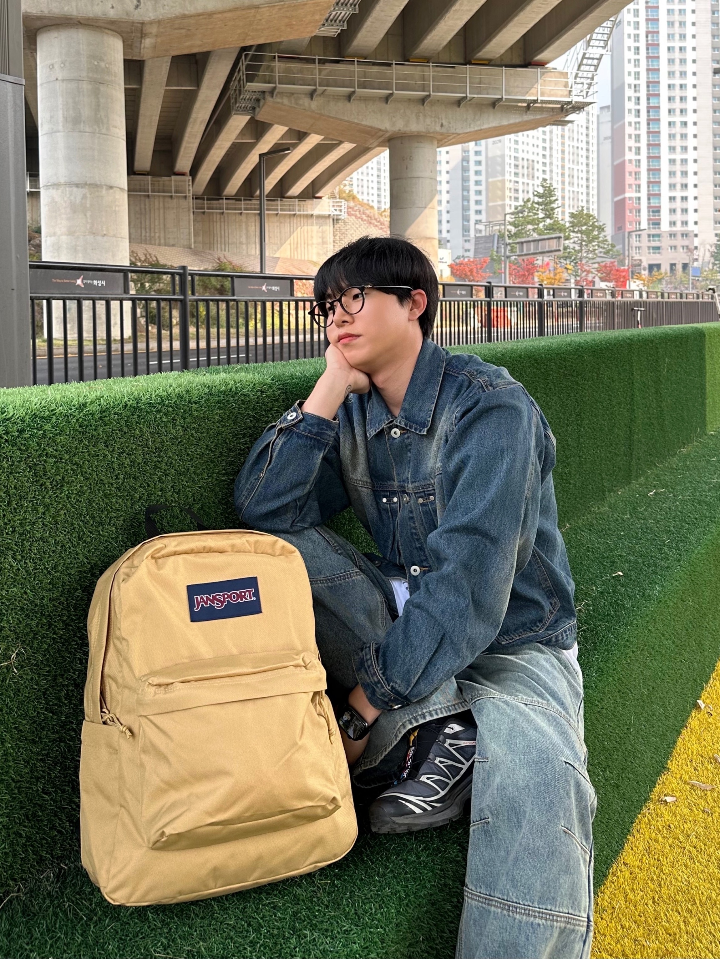 Salomon XT-6 Gore-Tex Black Ebony, Jansport Superbreak Backpack Black 착용 스타일 - 2
