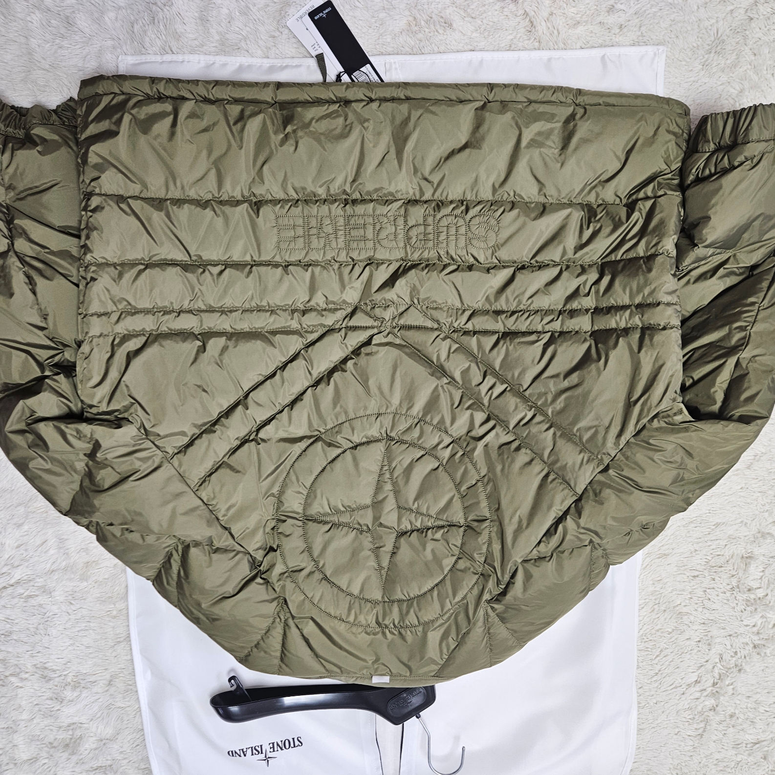 Supreme x Stone Island Reversible Down Puffer Jacket Olive - 23FW 착용 스타일 - 1