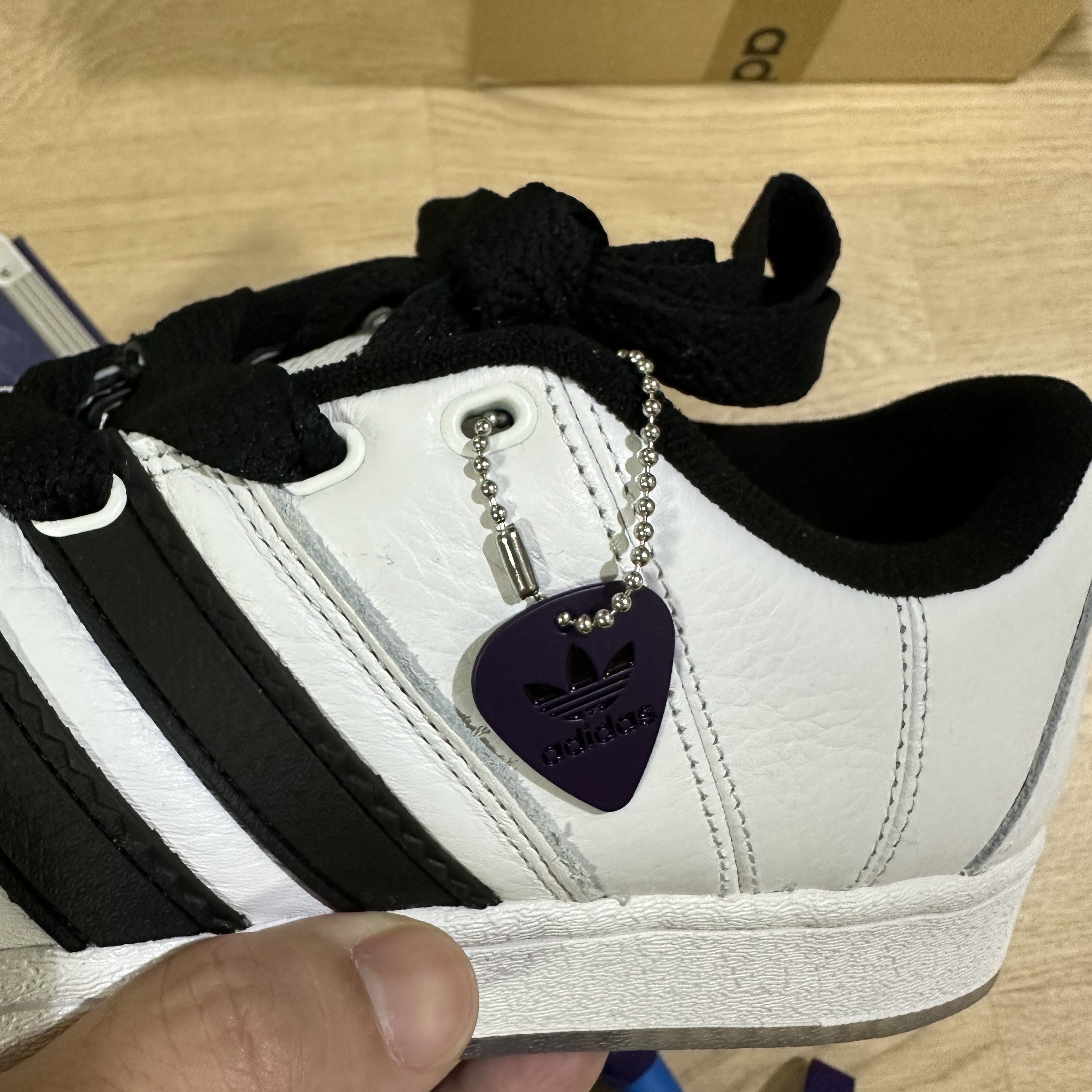Adidas x KoRn Superstar Supermodified Cloud White Core Black 착용 스타일 - 6