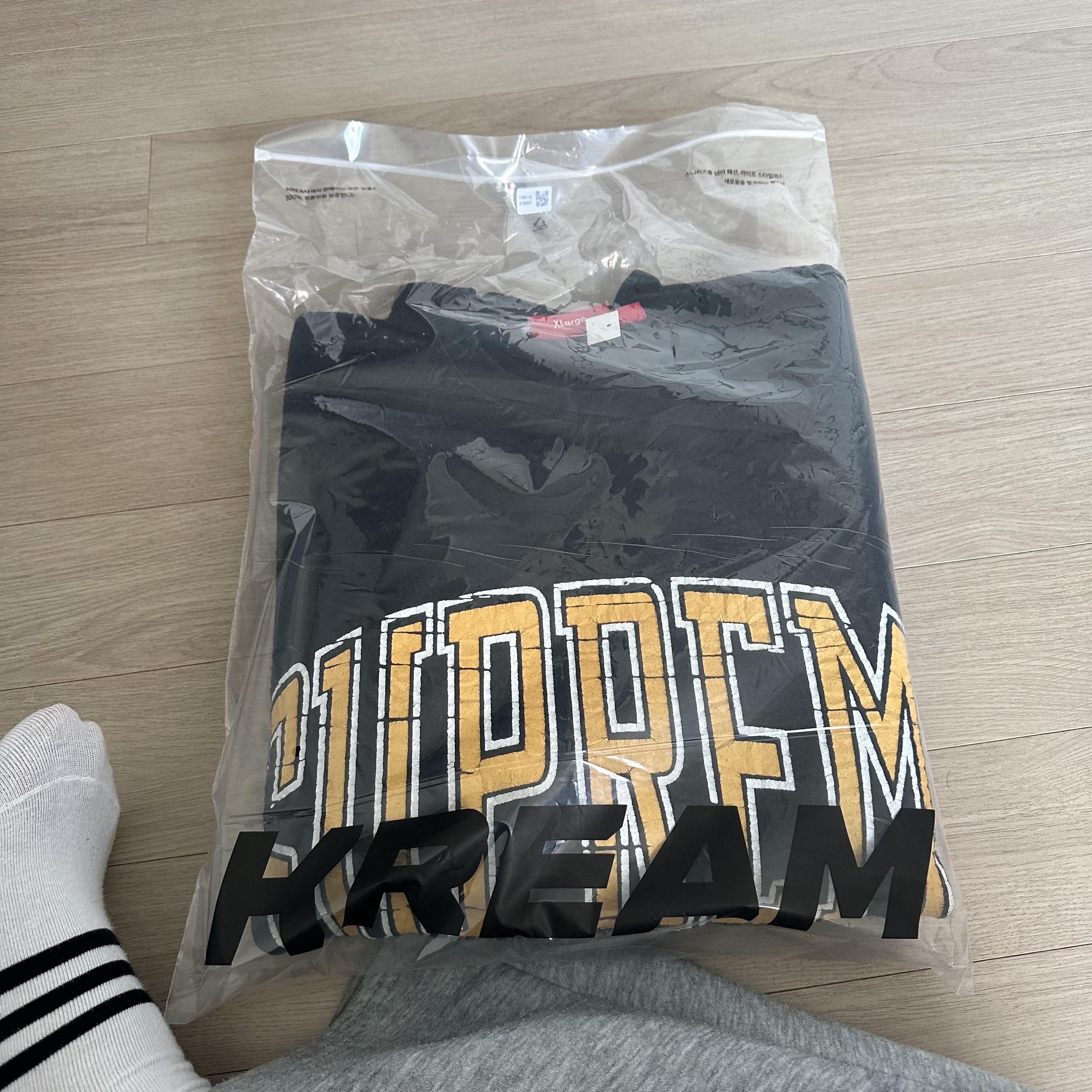 Supreme Inside Out Crewneck Black - 23FW 착용 스타일 - 1