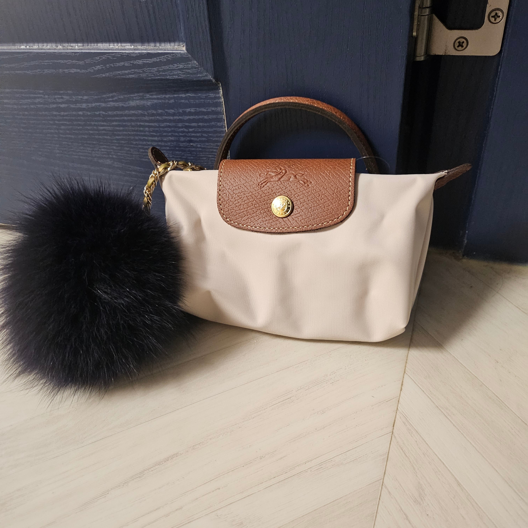 Longchamp Le Pliage Original Handle Pouch Paper 착용 스타일