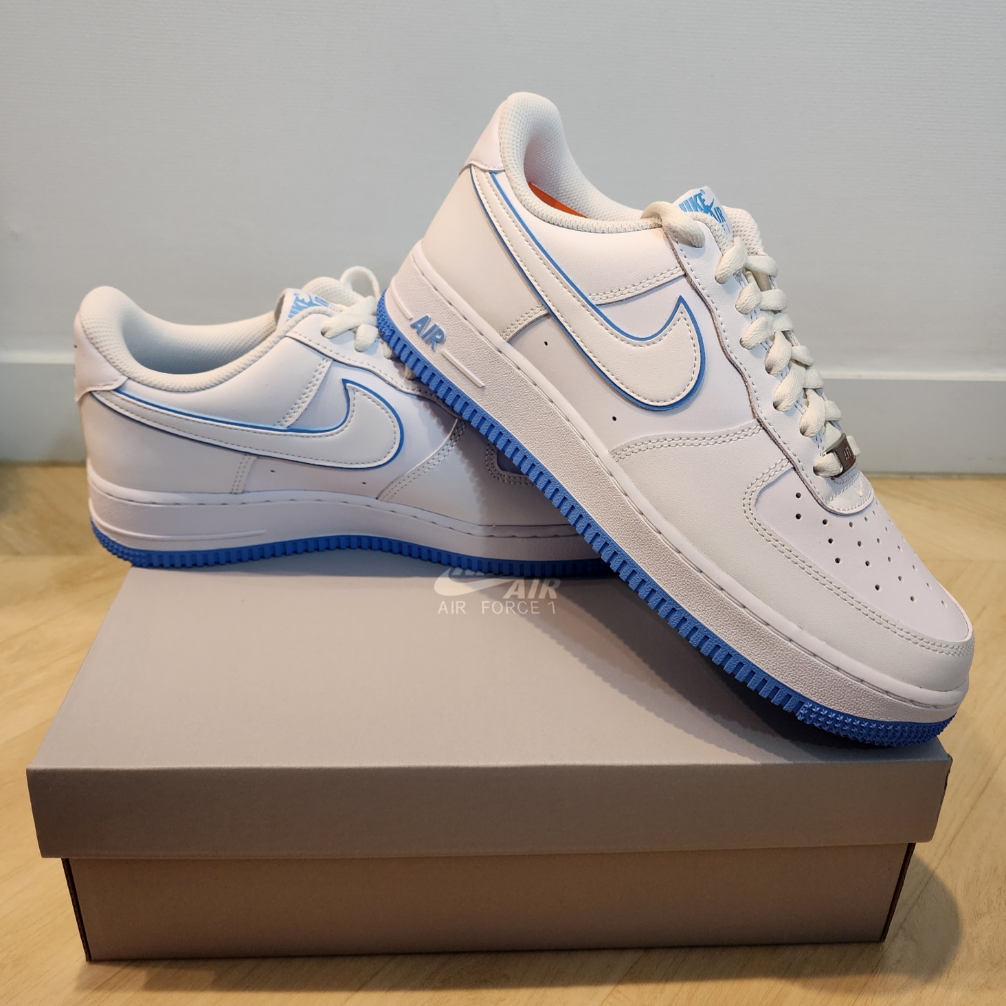 Nike Air Force 1 '07 White University Blue 착용 스타일
