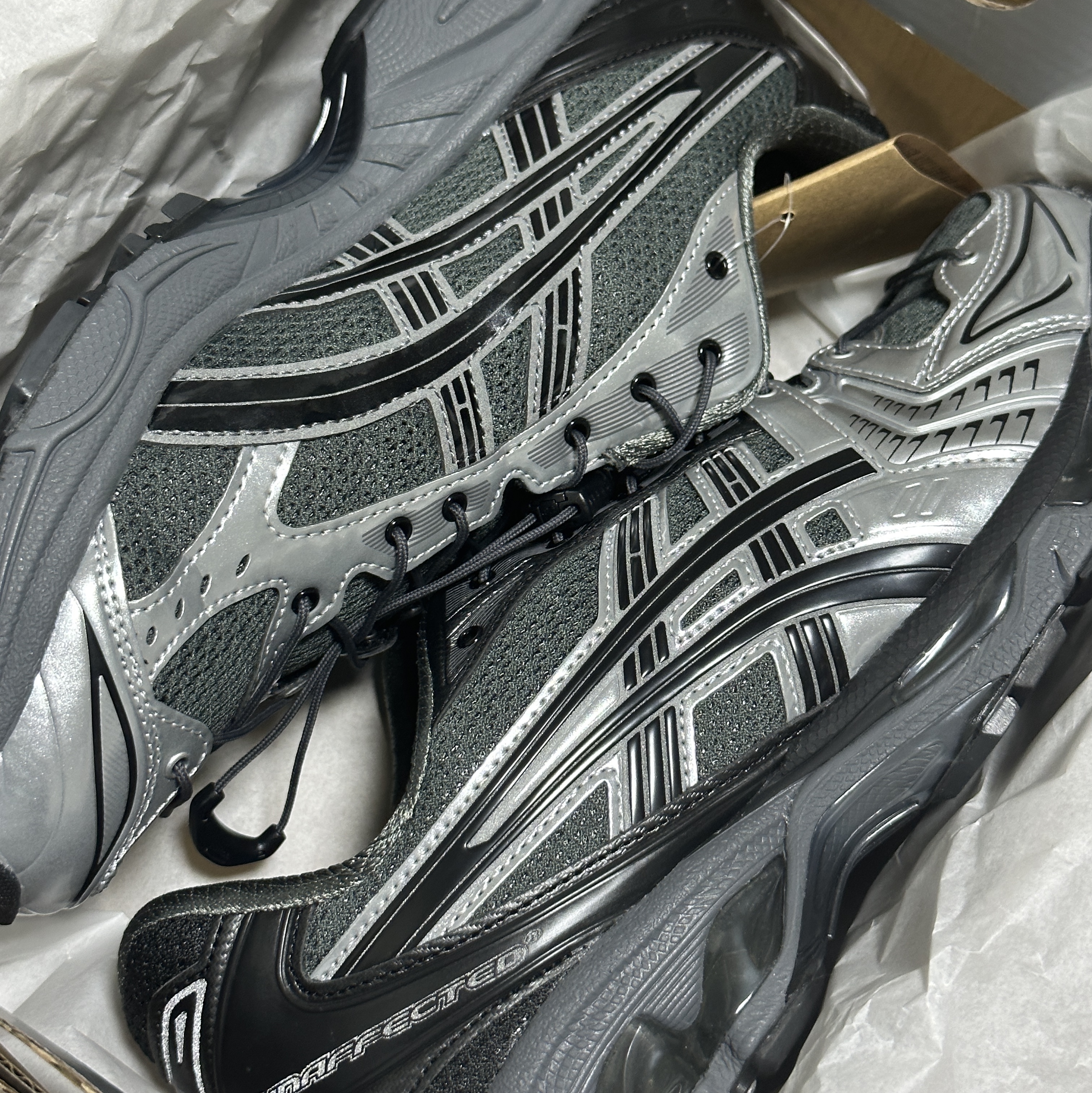 Asics x Unaffected Gel-Kayano 14 Silver Moon 착용 스타일 - 3