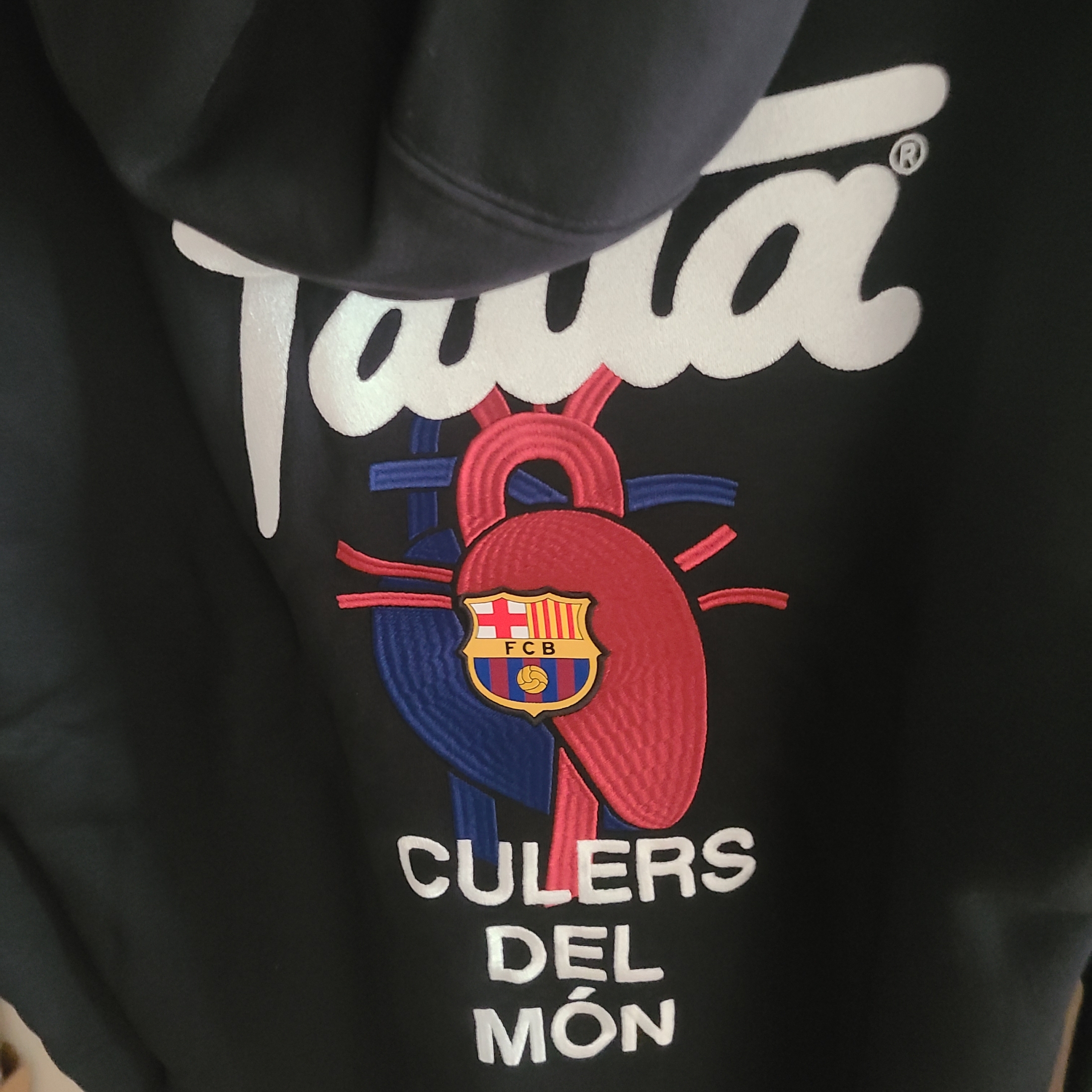 Nike x Patta x FC Barcelona Solo Swoosh Hoodie Culers del Món (FD4147-010) 착용 스타일 - 2