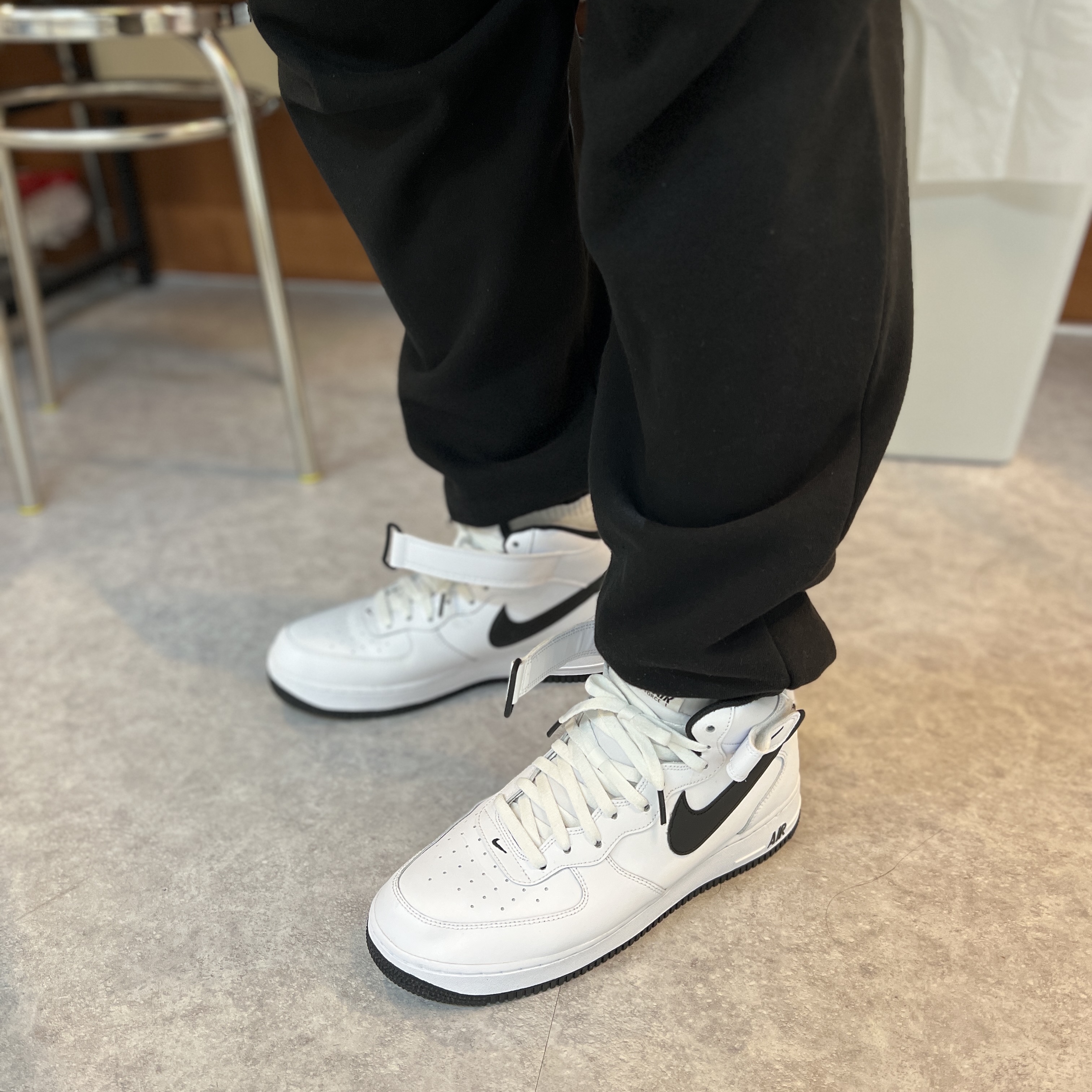 Nike Air Force 1 Mid '07 White Black 착용 스타일