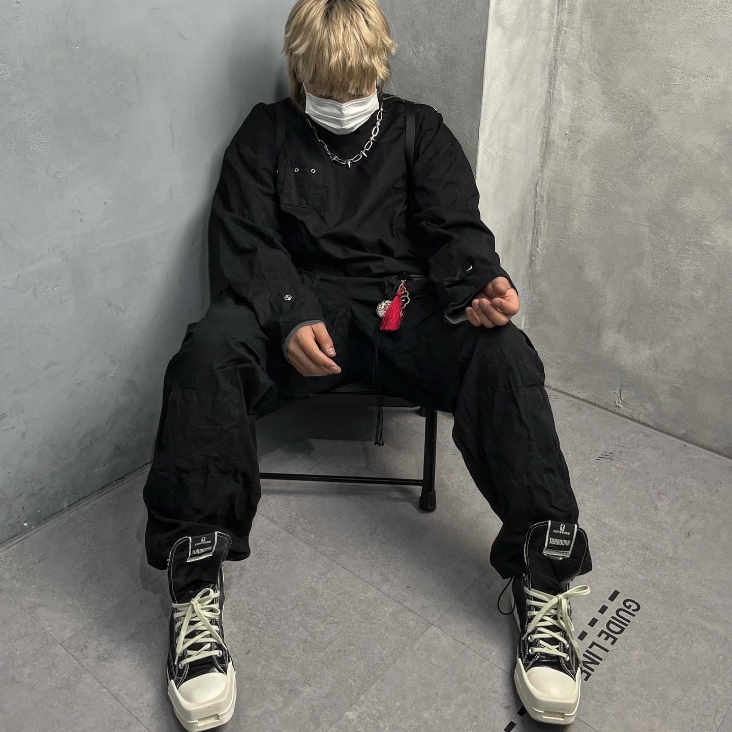 Converse x Drkshdw Turbodrk Chuck 70 Hi Black Lacquered Denim 착용 스타일 - 1