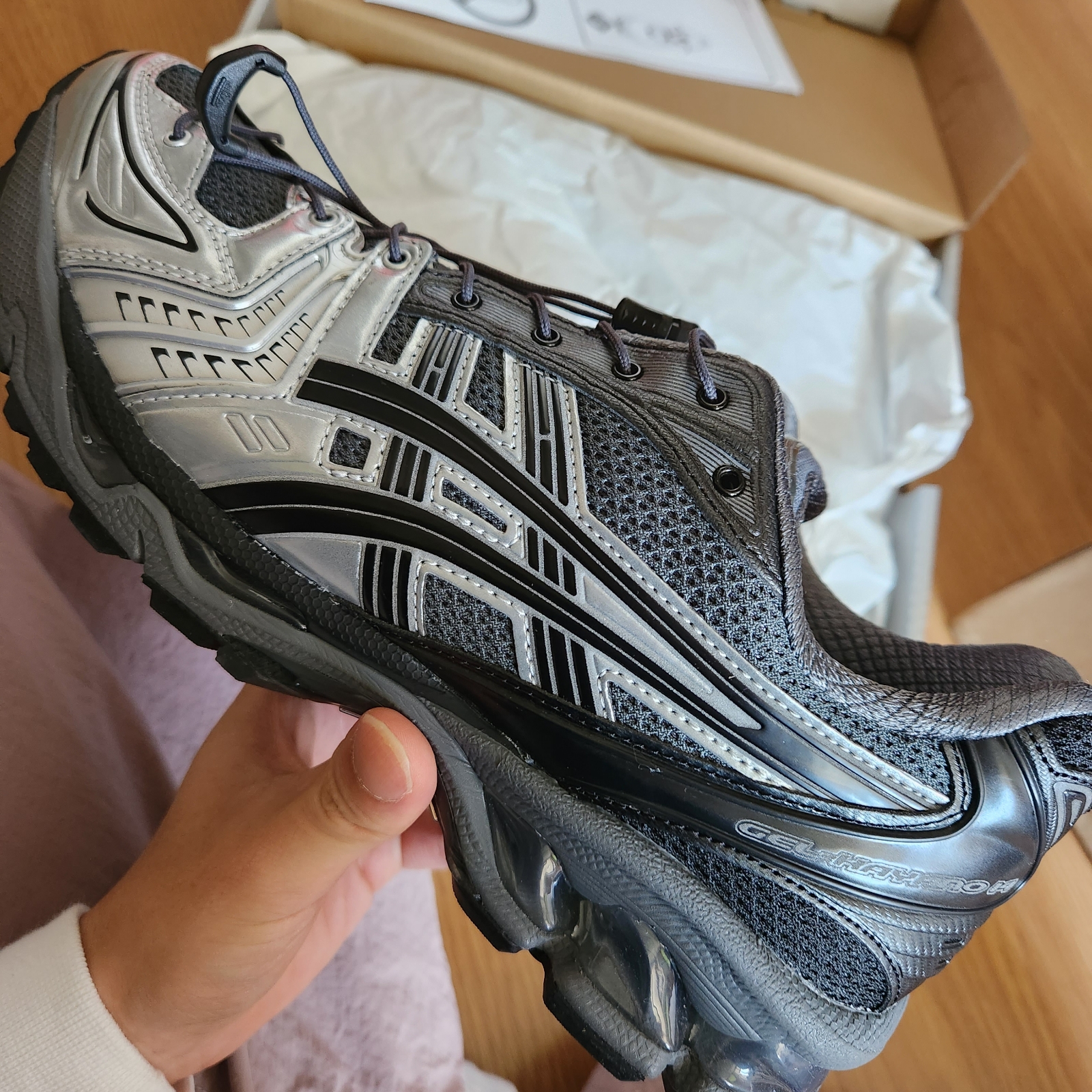 Asics x Unaffected Gel-Kayano 14 Silver Moon 착용 스타일 - 1
