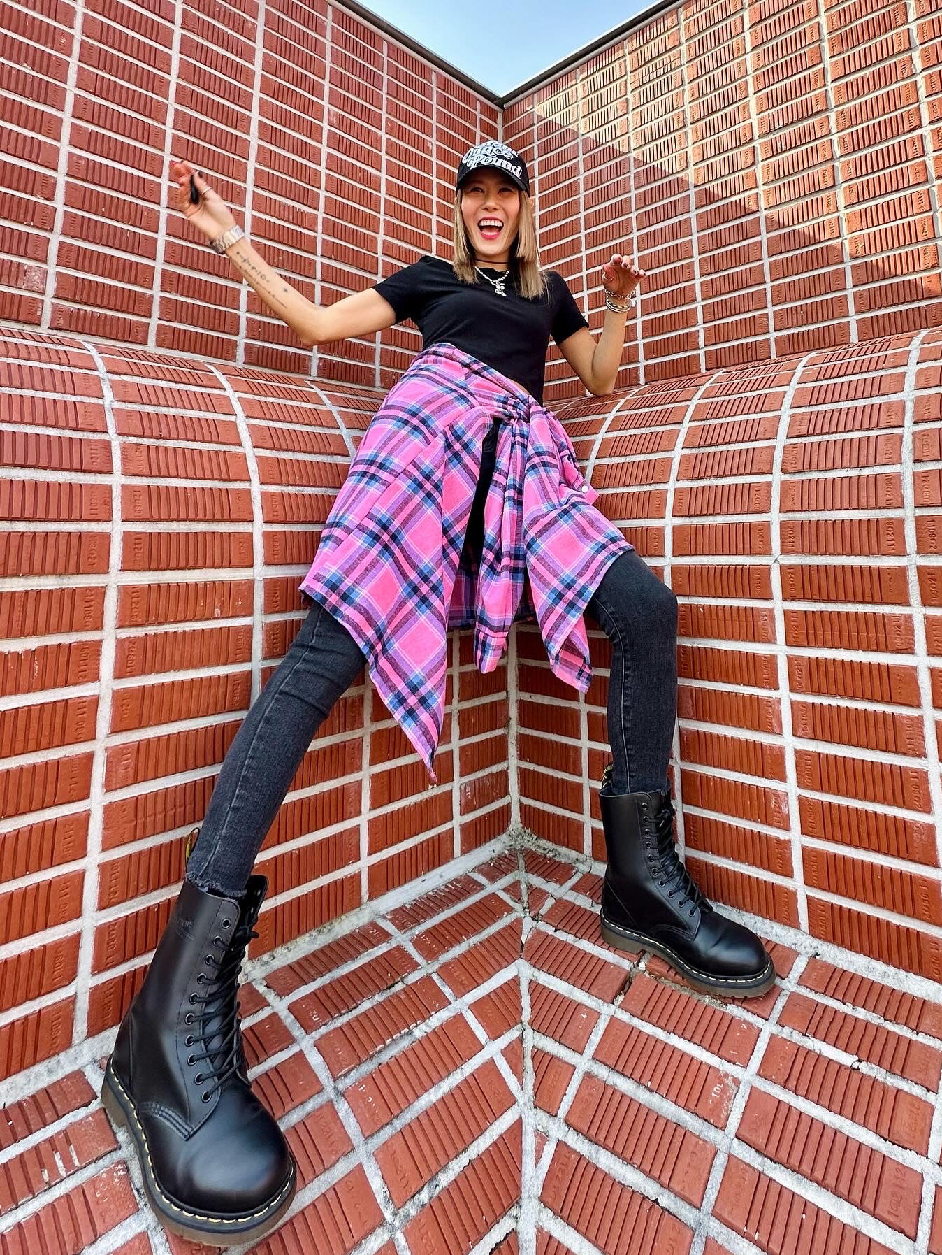 (W) Dr. Martens 1490 Virginia Black 착용 스타일 - 3
