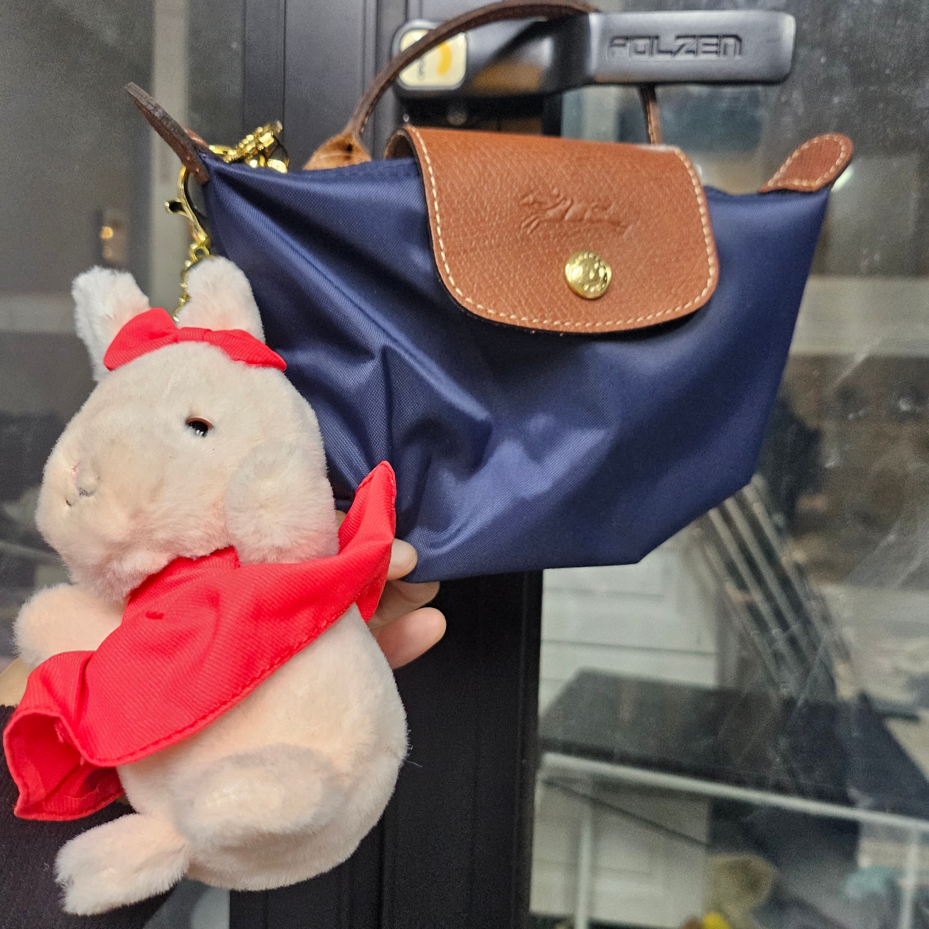 Longchamp Le Pliage Original Handle Pouch Blue Navy 착용 스타일