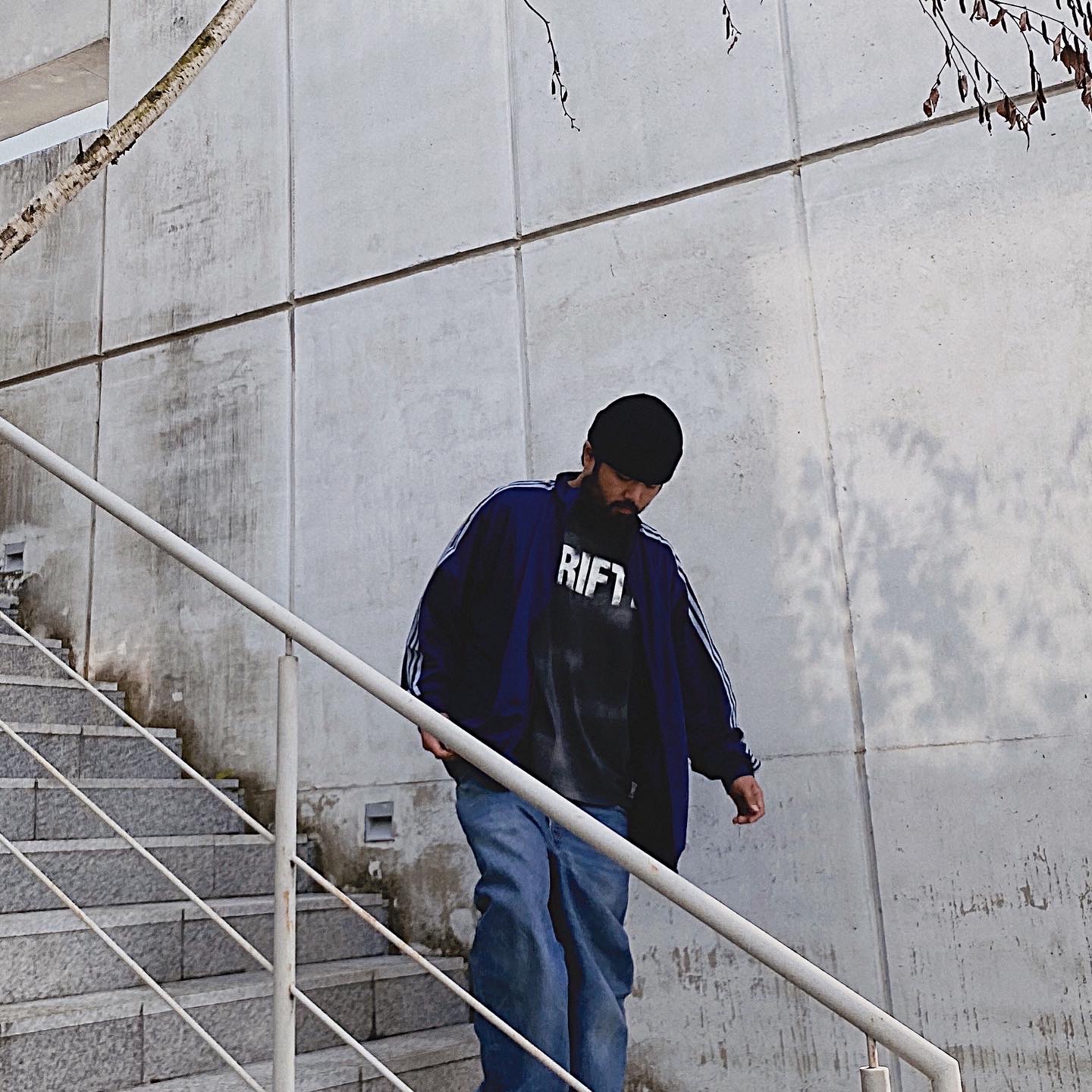 Farfromwhat Far Wahsed Drift T-Shirt Black, Adidas Adicolor Classic Beckenbauer Track Jacket Night Indigo - KR Sizing 착용 스타일 - 2