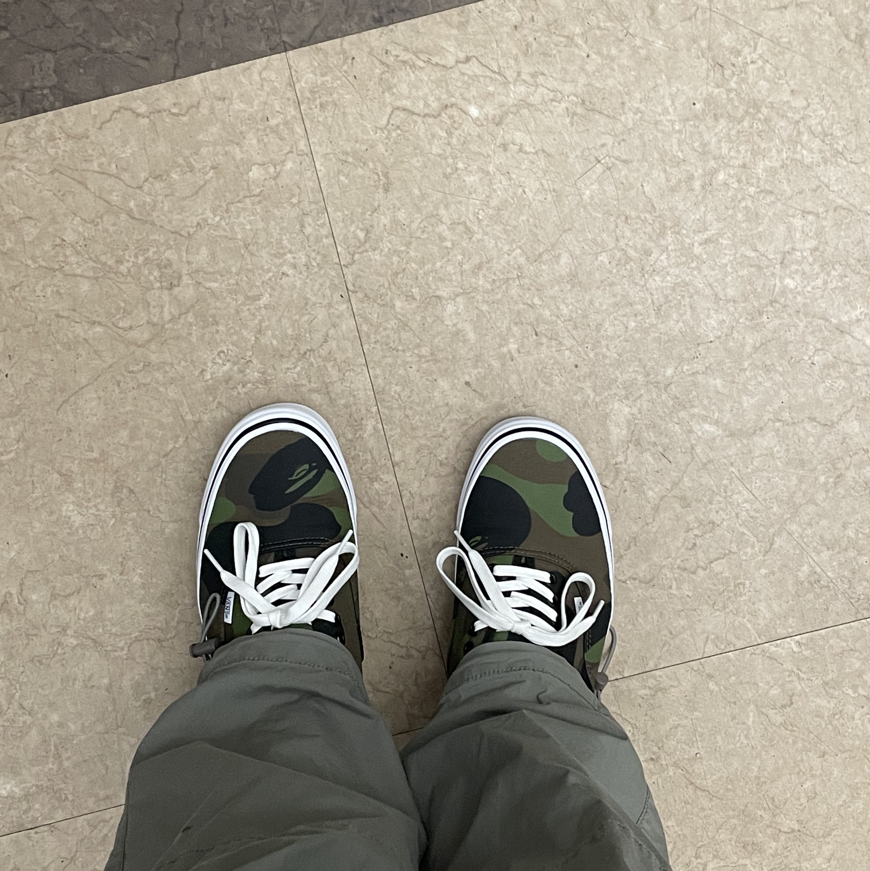 Vans x BAPE Authentic 44 DX 1st Camo Green 착용 스타일