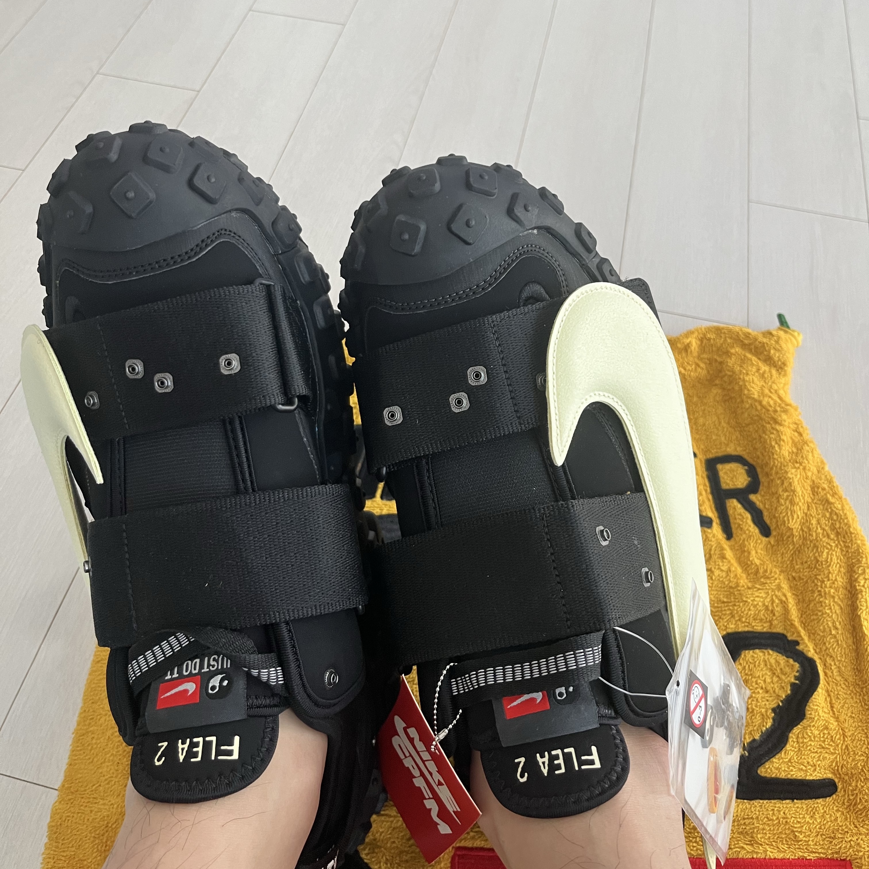 Nike x Cactus Plant Flea Market Air Flea 2 Black Alabaster 착용 스타일 - 3