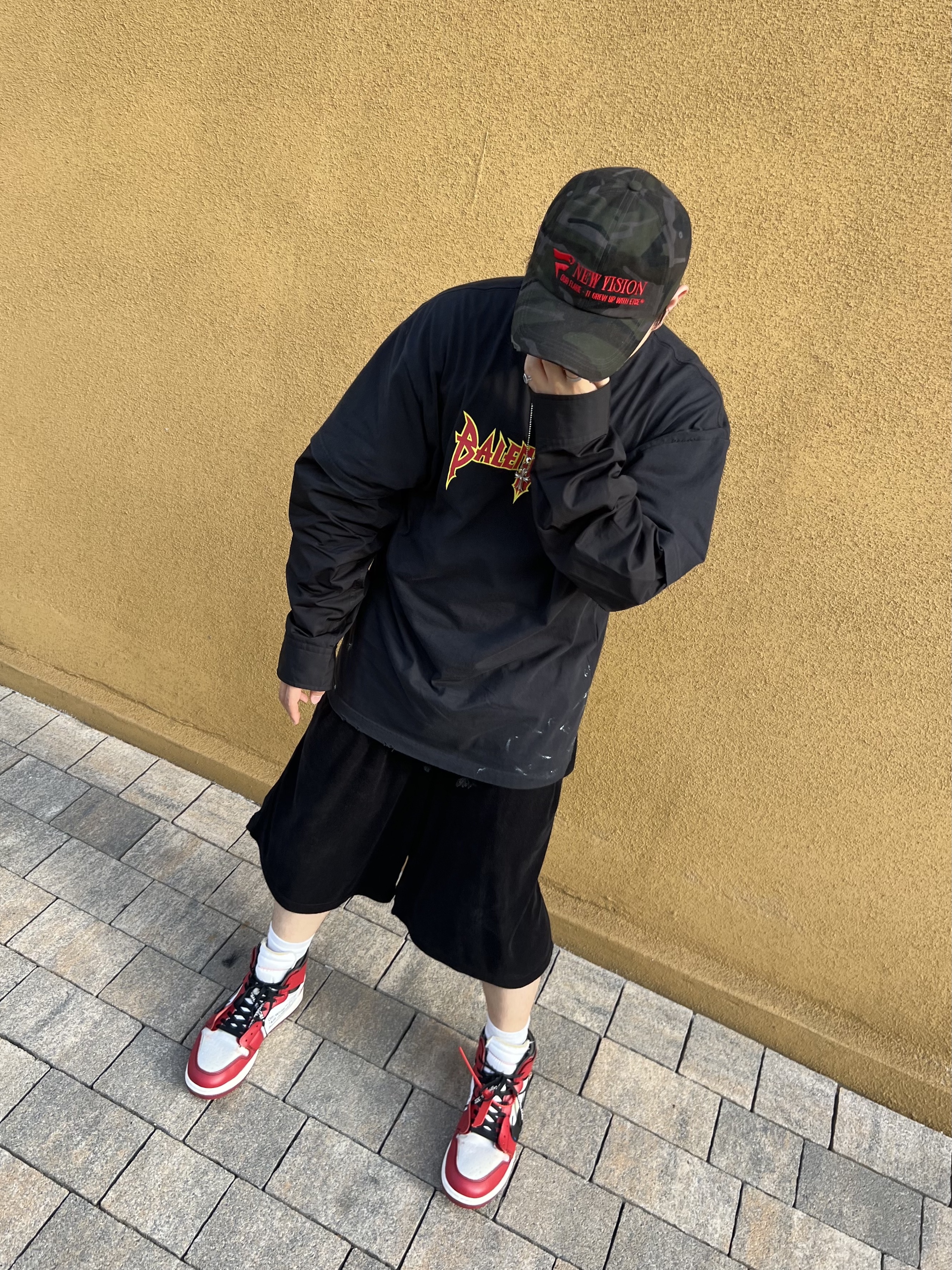 Balenciaga Logo Print Long Sleeve T-Shirt Black Faded, Jordan 1 x Off-White Retro High Chicago The Ten 착용 스타일