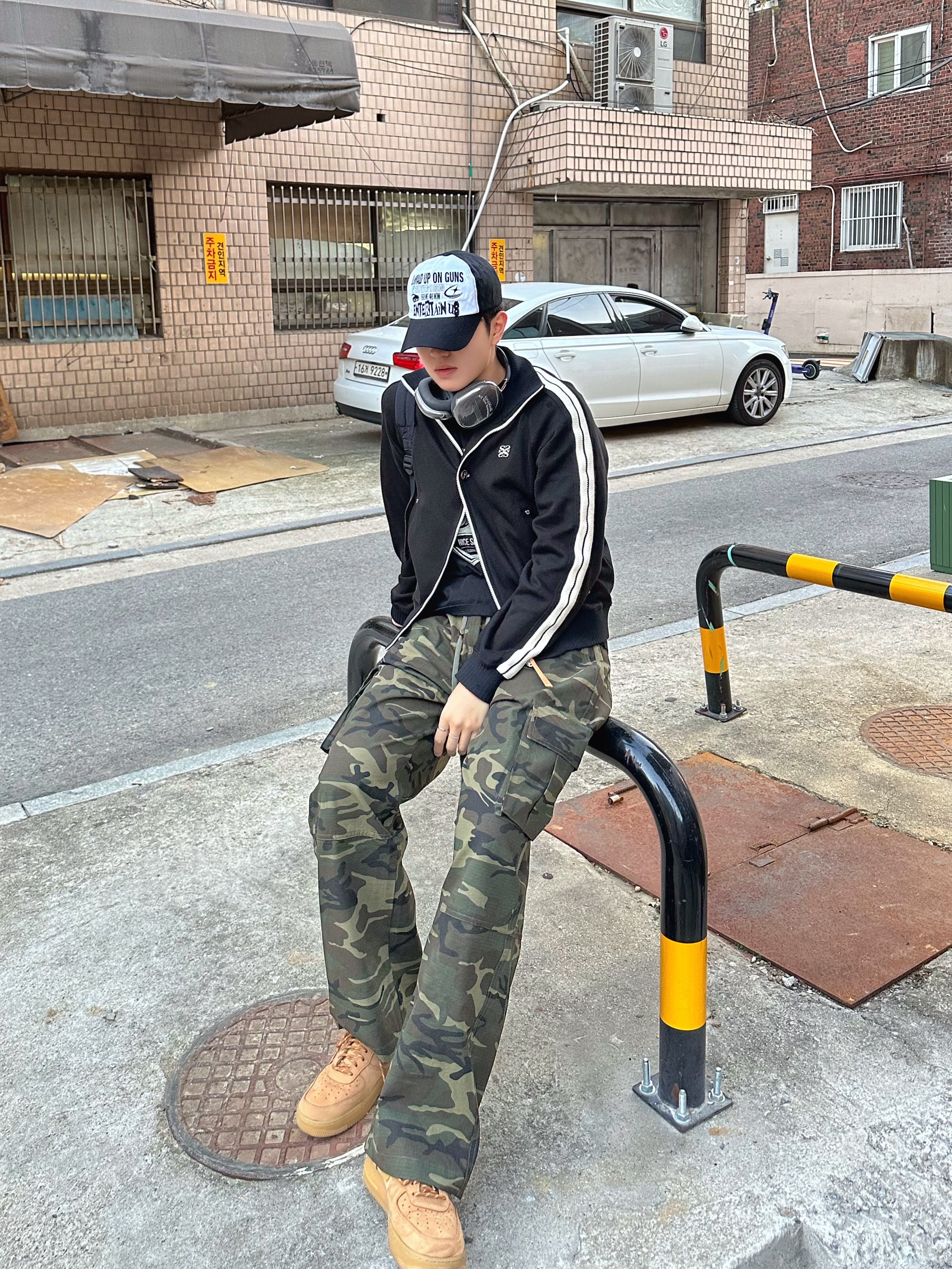 Apple AirPods Max Lightning Space Gray (Korean Ver.), Nike Air Force 1 '07 WB Flax 착용 스타일 - 4