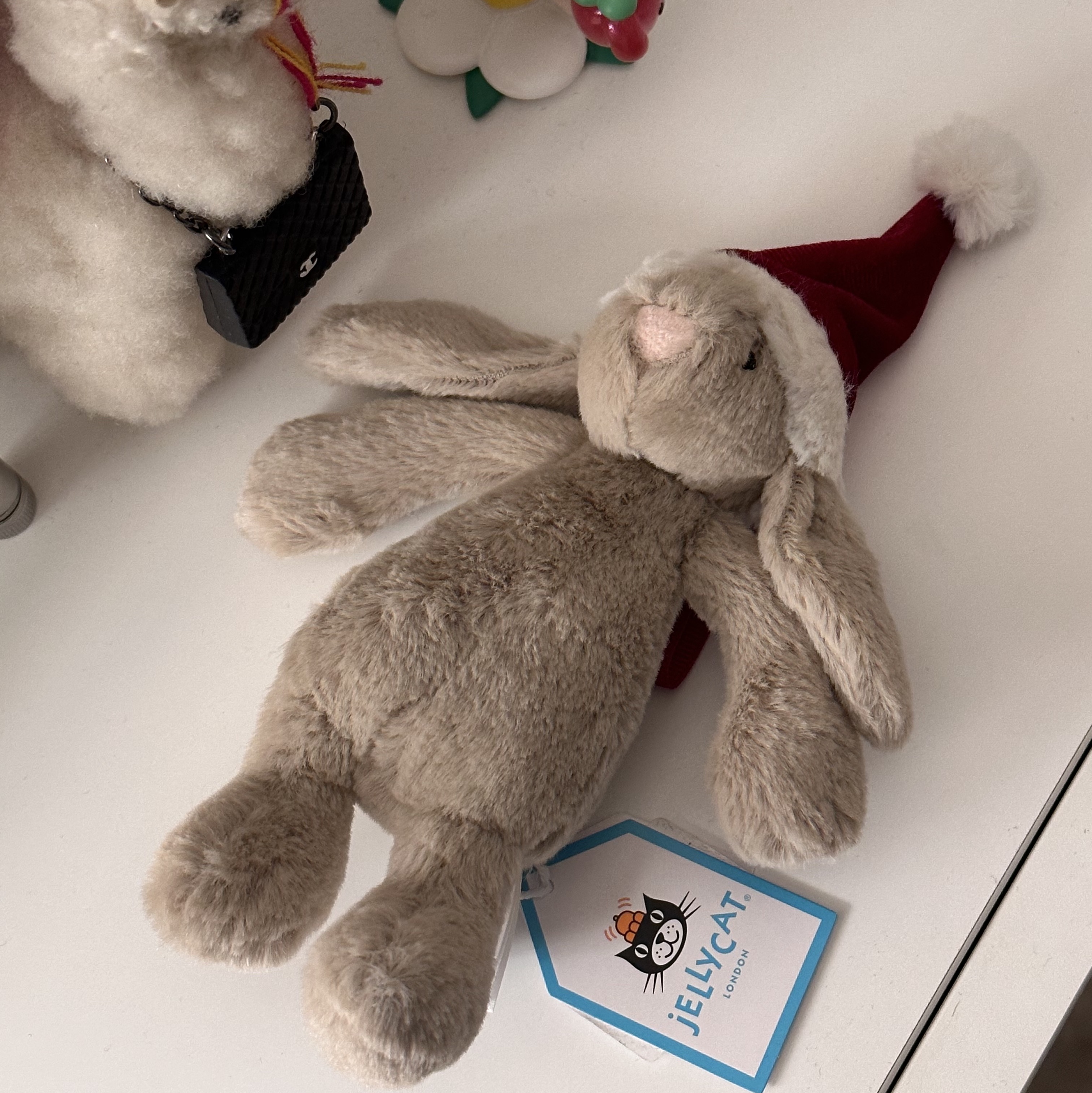 Jellycat Bashful Christmas Bunny Decoration Praline 착용 스타일