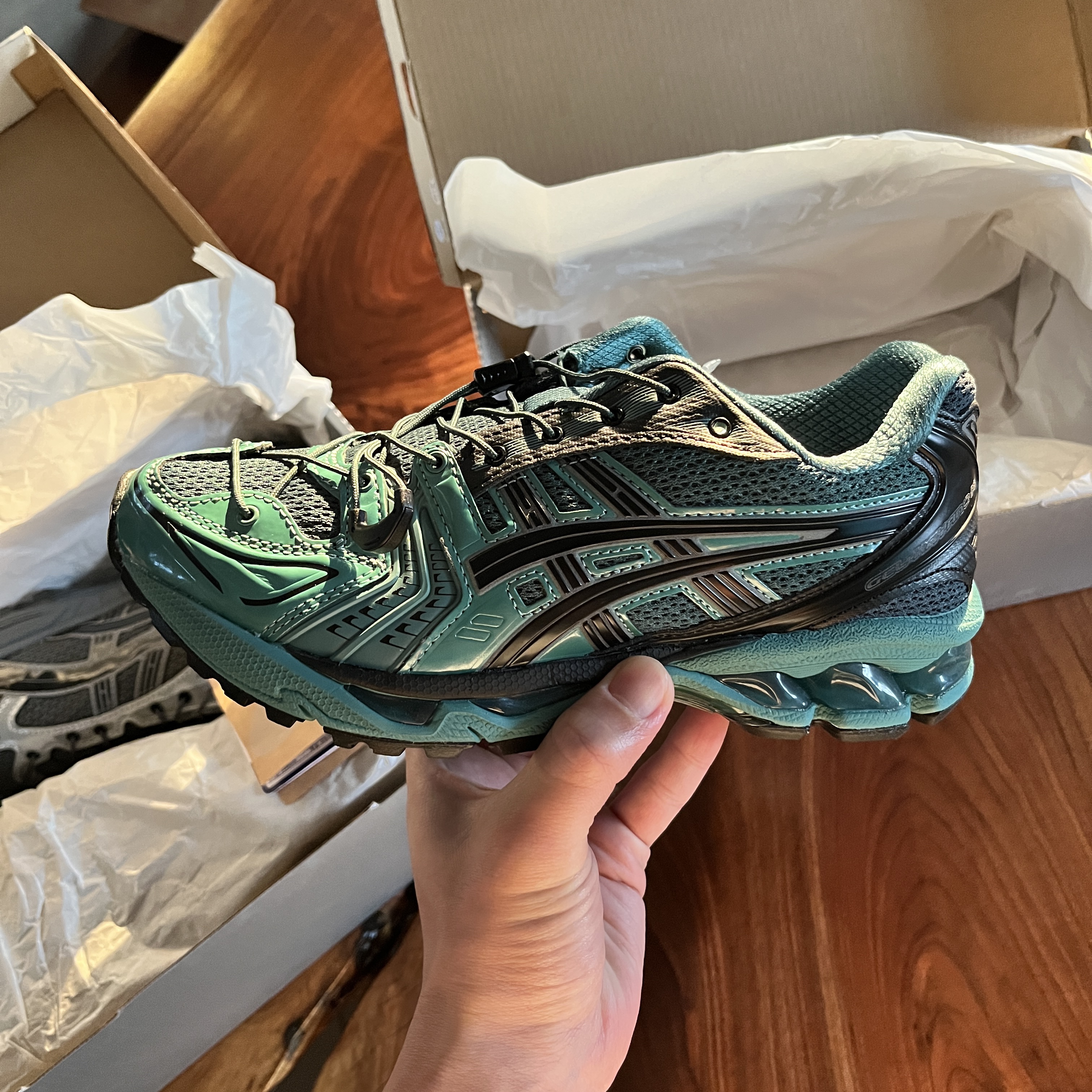 Asics x Unaffected Gel-Kayano 14 Silver Moon, Asics x Unaffected Gel-Kayano 14 Uranus Green 착용 스타일 - 3