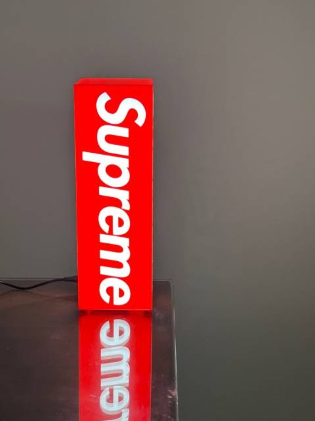 Supreme Box Logo Lamp Red - 23FW 착용 스타일 - 2
