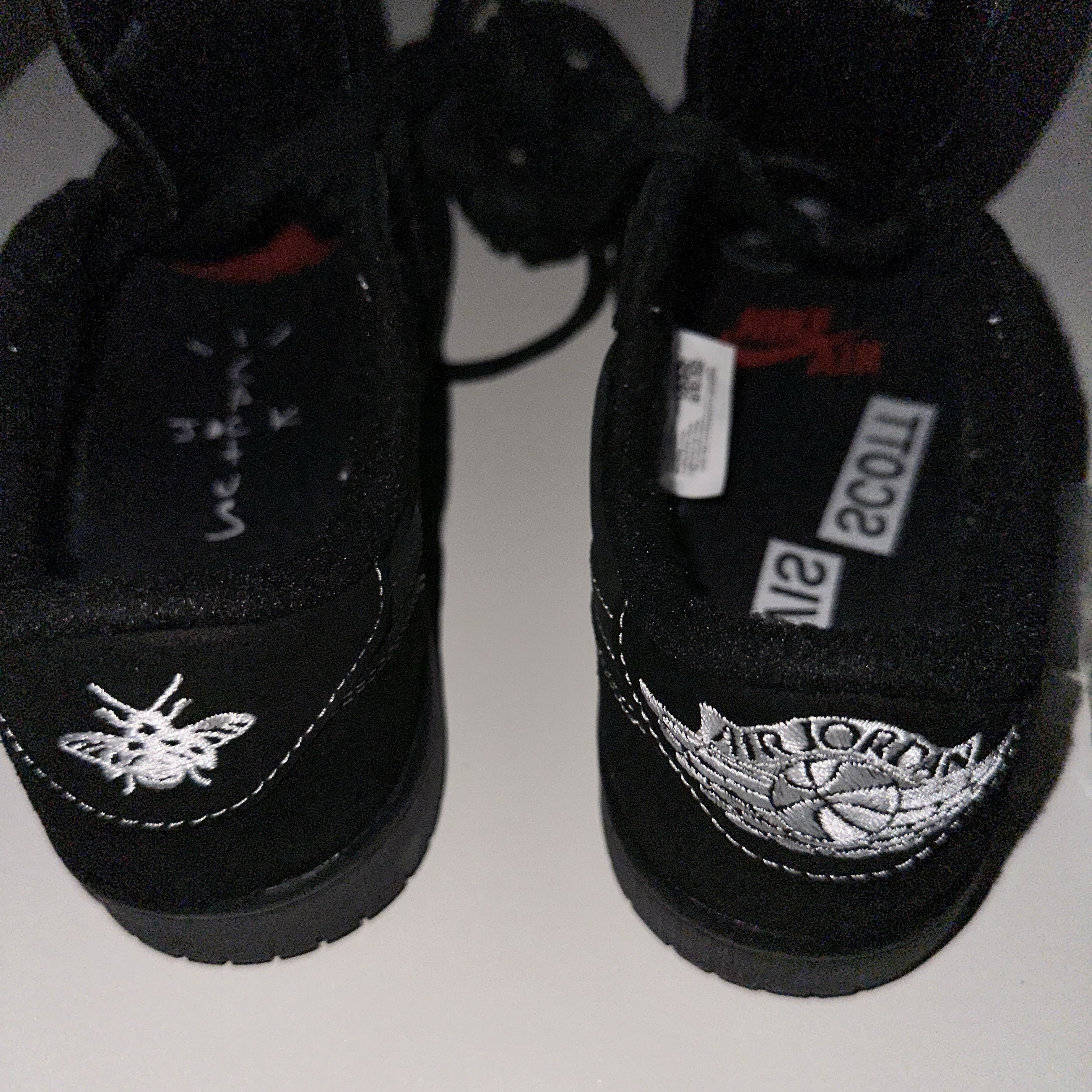 Jordan 1 x Travis Scott Retro Low OG SP Black Phantom 착용 스타일 - 2