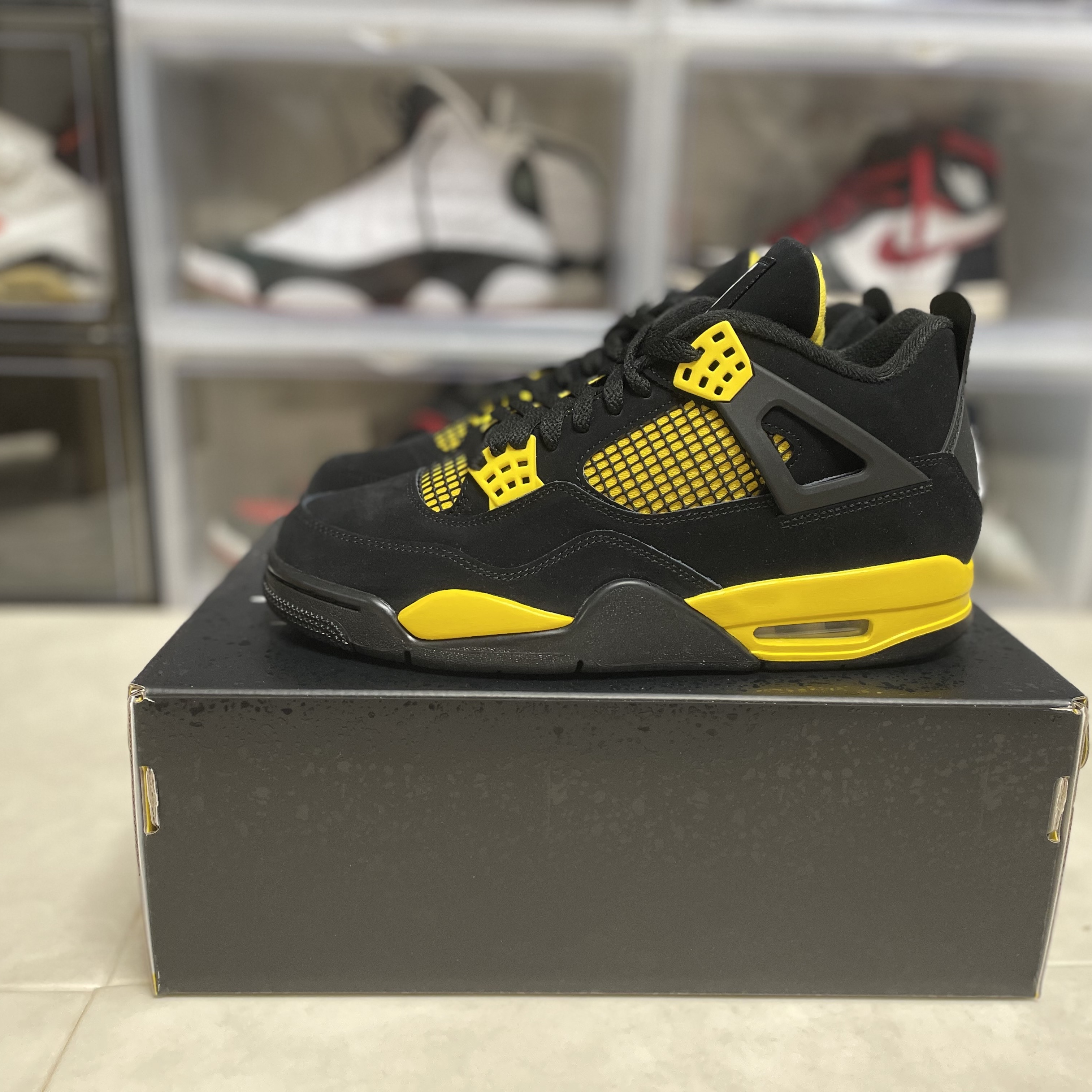 Jordan 4 Retro Thunder 2023 착용 스타일 - 1