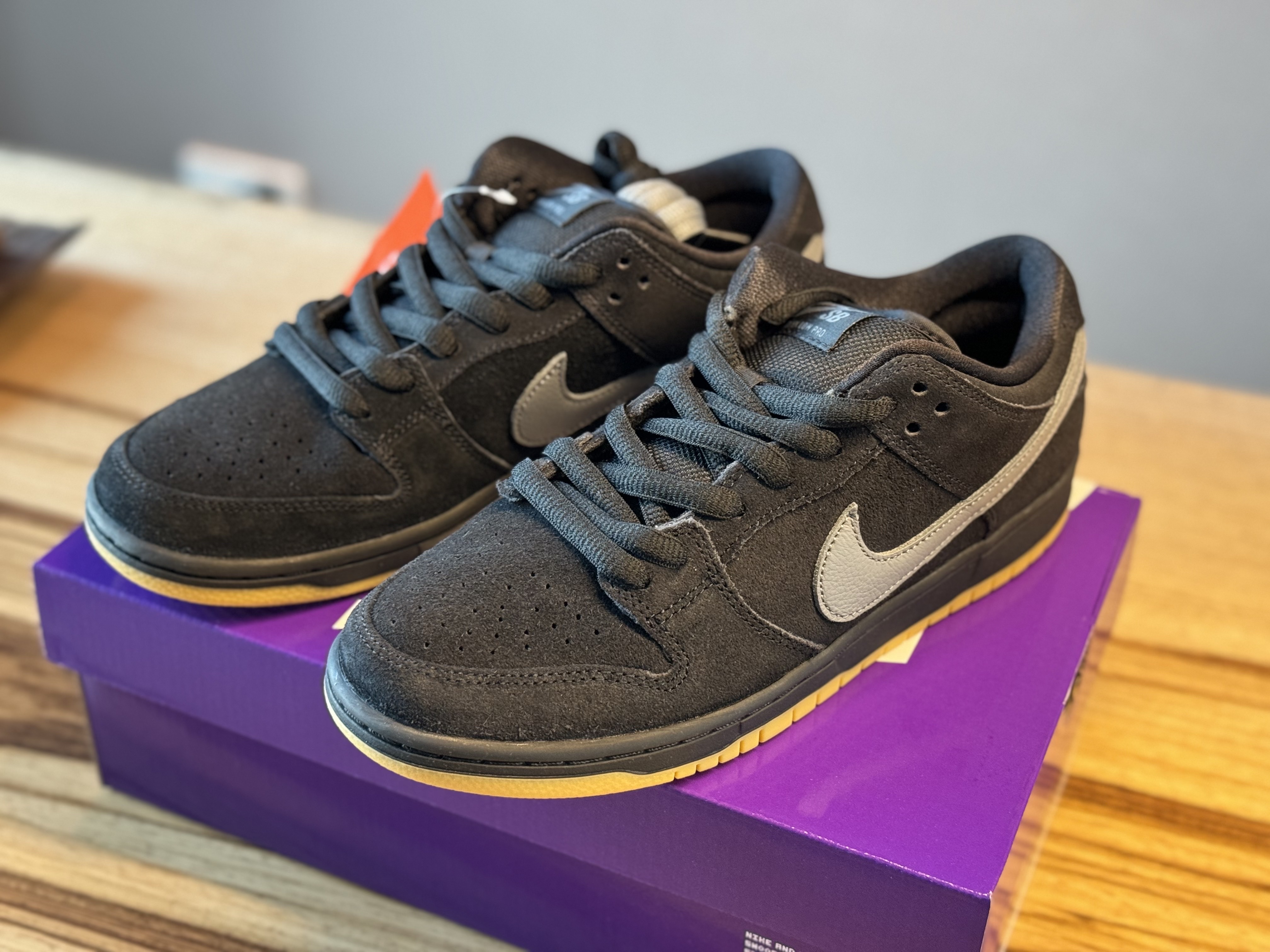 Nike SB Dunk Low Pro Black Cool Grey 착용 스타일 - 2
