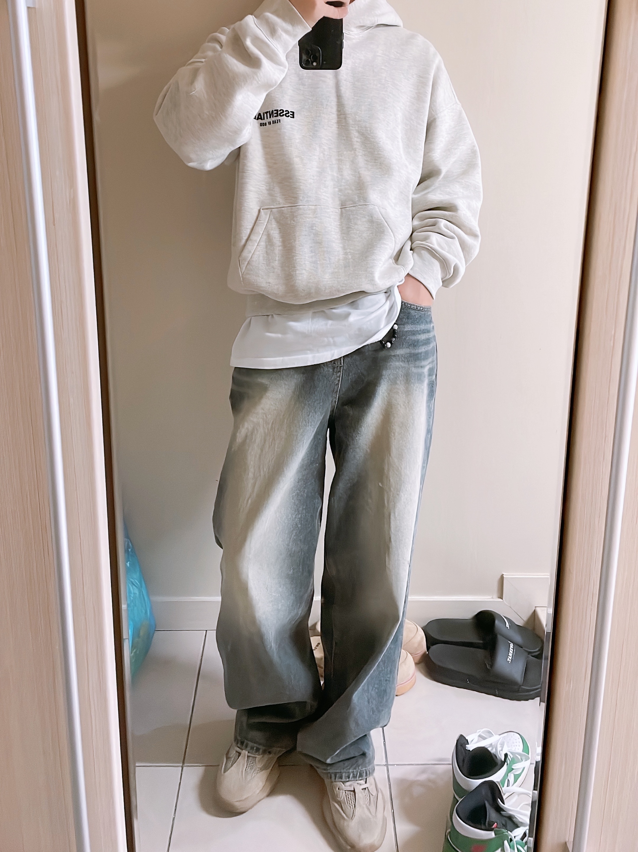 Essentials The Core Collection Hoodie Light Oatmeal, Adidas Yeezy 500 Taupe Light 착용 스타일