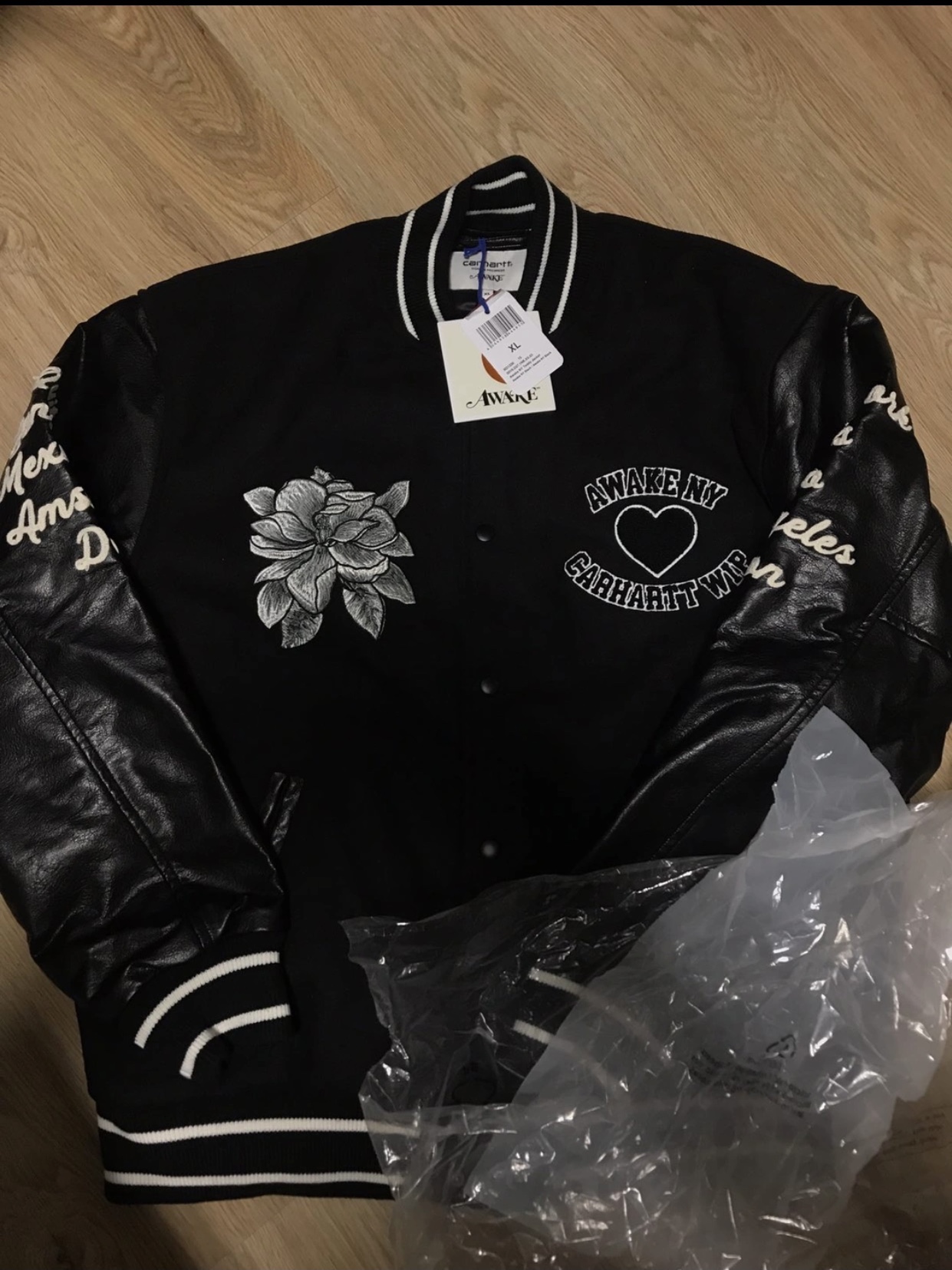 Carhartt WIP x Awake NY Teddy Jacket Black 착용 스타일 - 1