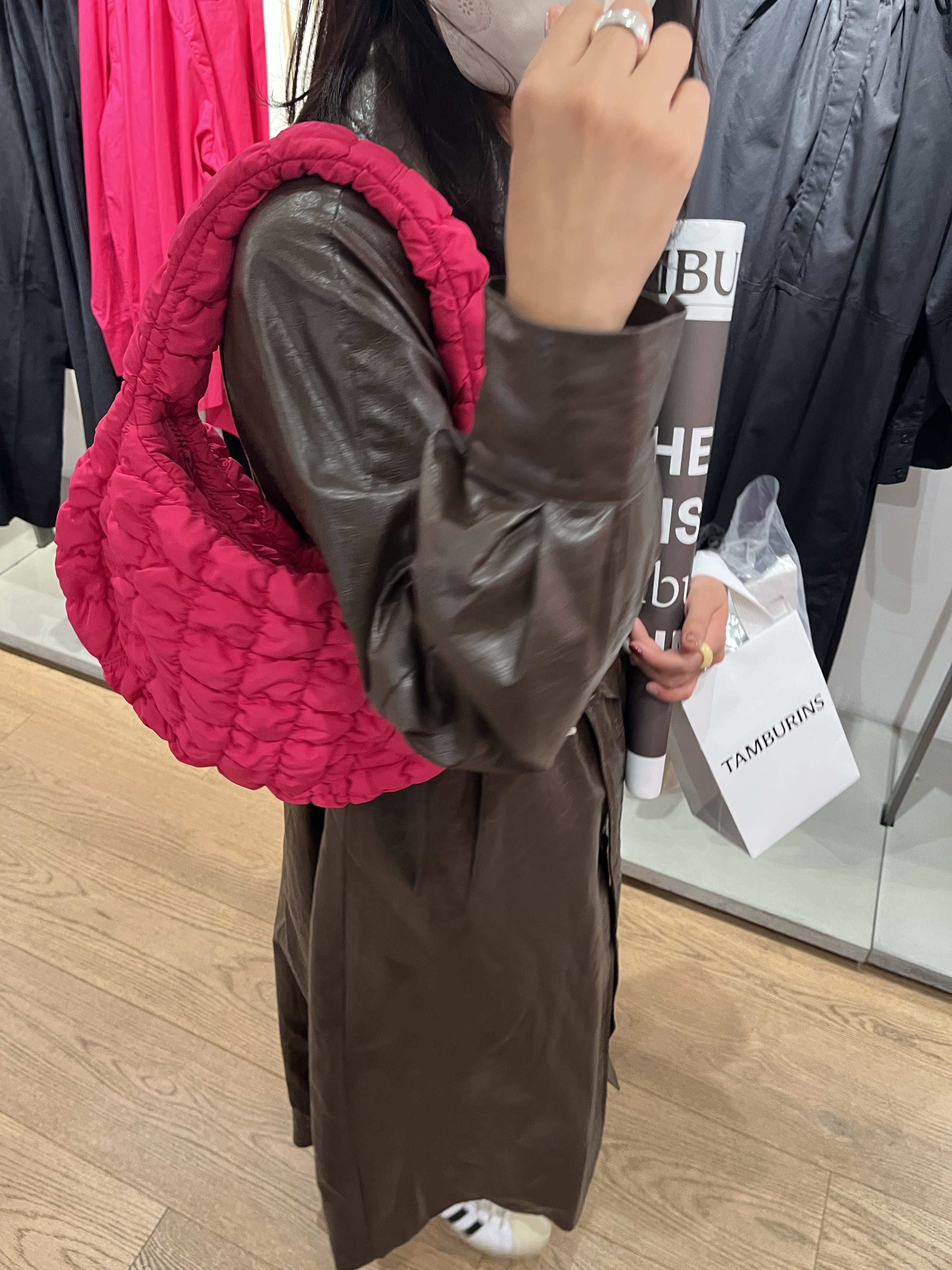 COS Quilted Mini Bag Pink, Adidas Superstar Premium White Black 착용 스타일