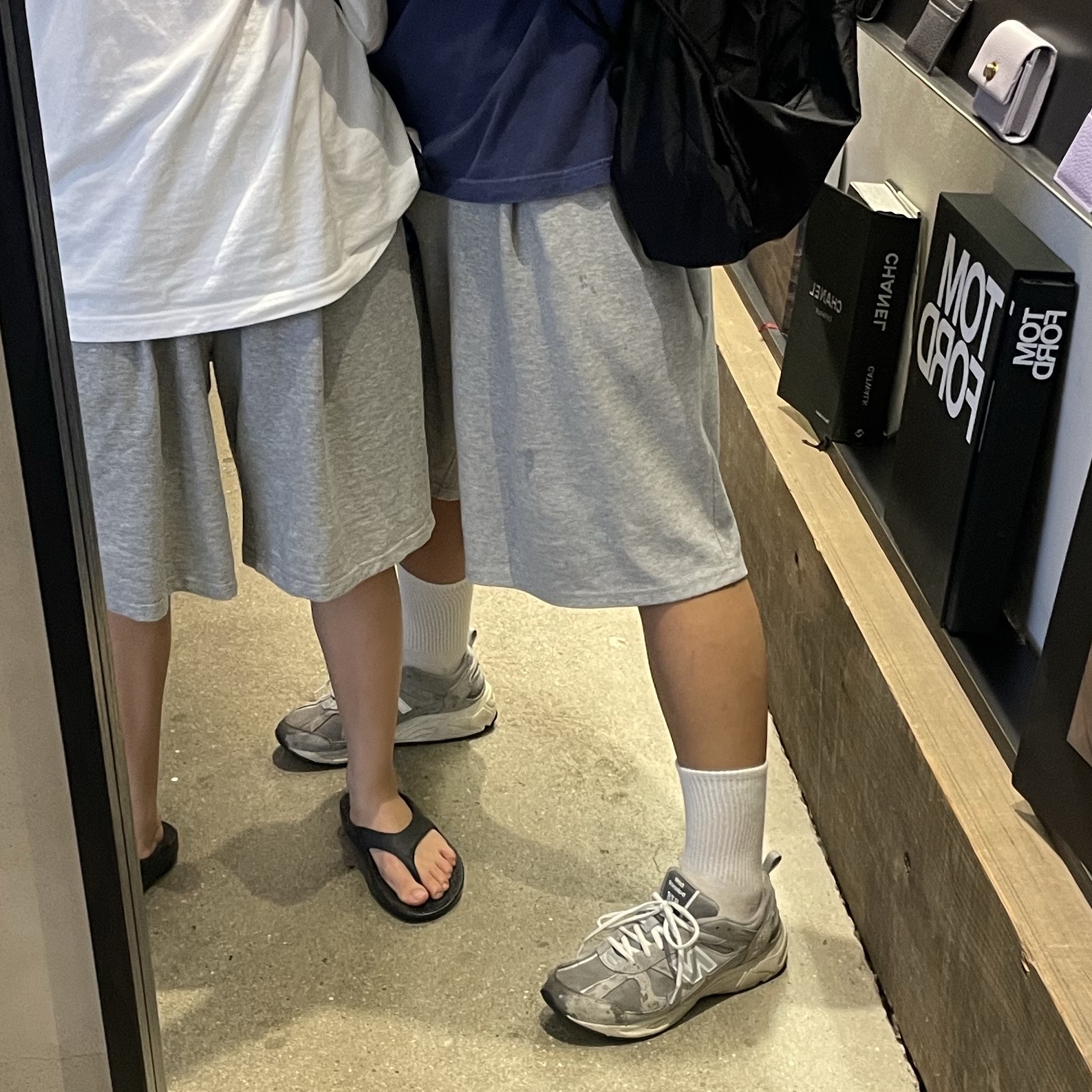 New Balance 878 Gray 착용 스타일