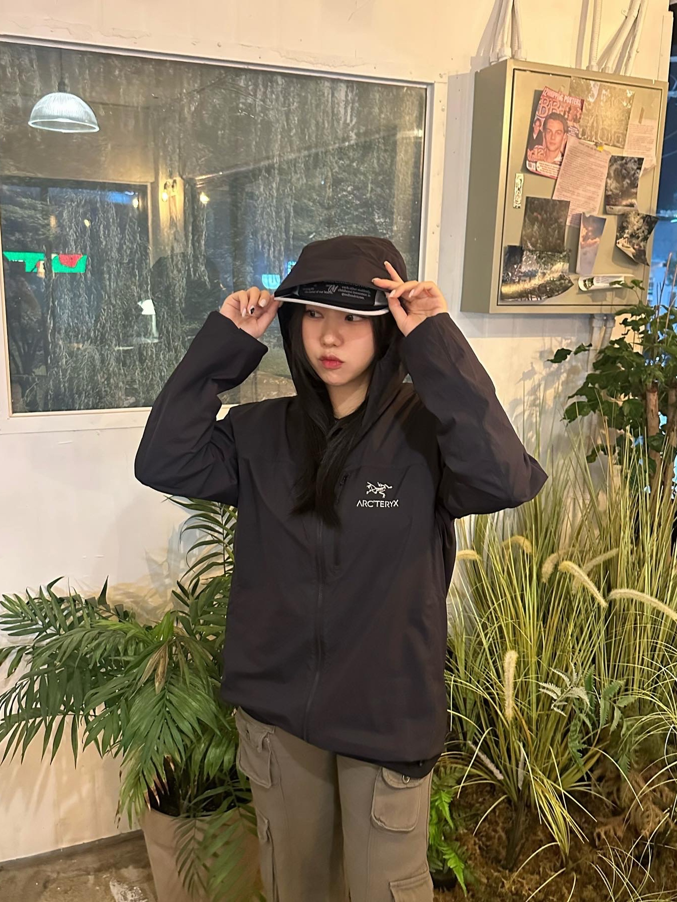 Arc'teryx Beta LT Jacket Black, Arc'teryx Beta Jacket Black 착용 스타일 - 2