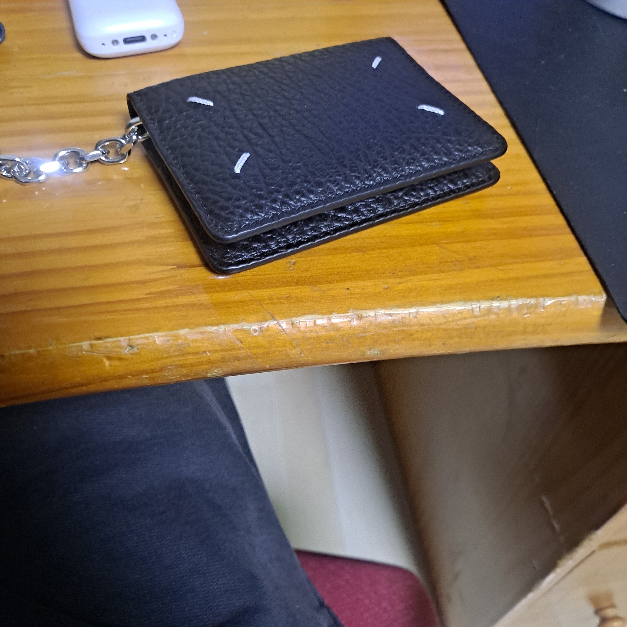 Maison Margiela Keyring Wallet Black 착용 스타일 - 1
