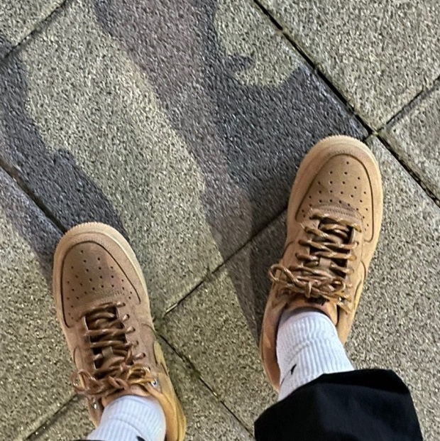 Nike Air Force 1 '07 WB Flax 착용 스타일