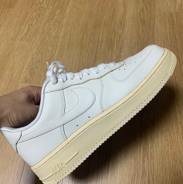 Nike Air Force 1 '07 LV8 Timeless Classic 착용 스타일