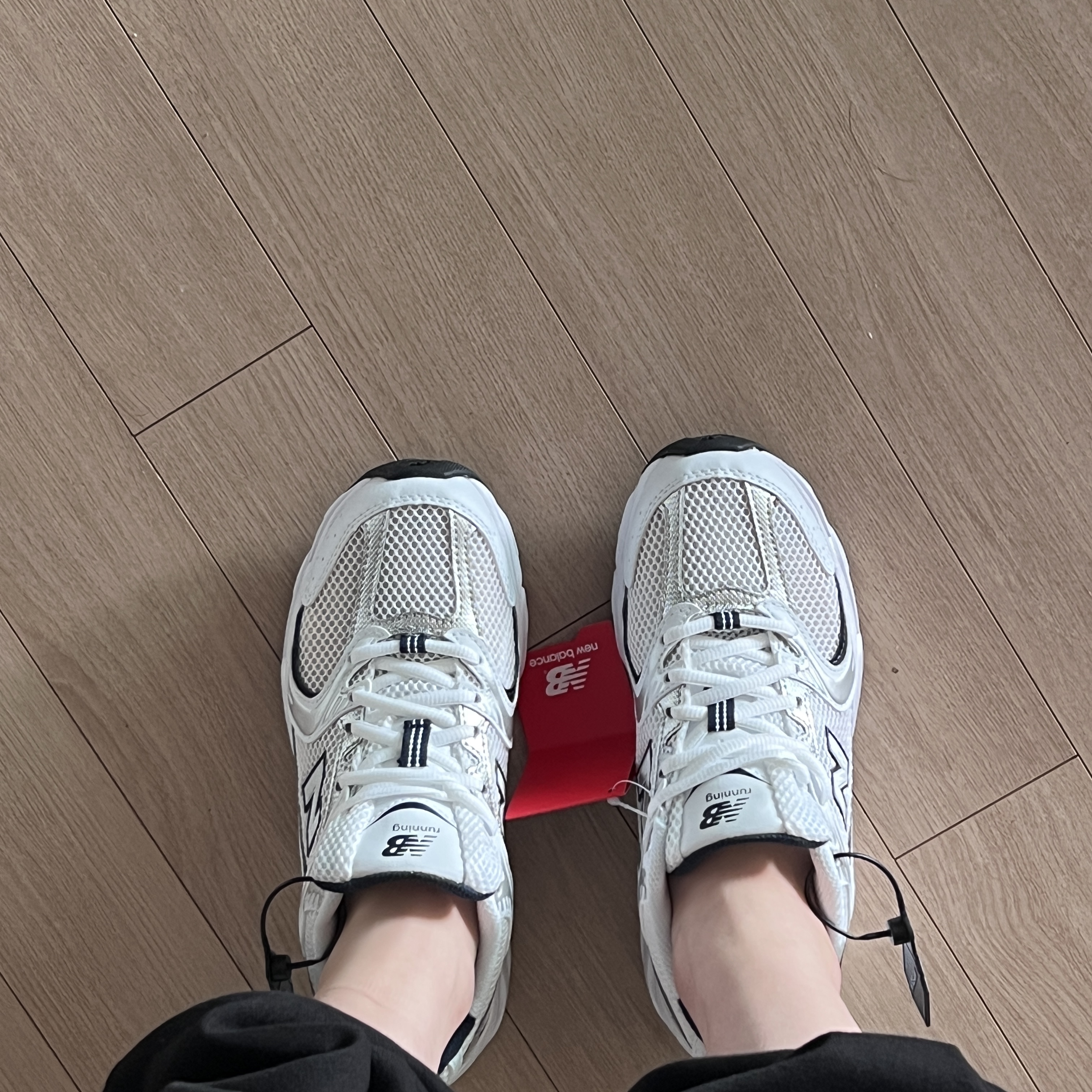 New Balance 530 White 착용 스타일