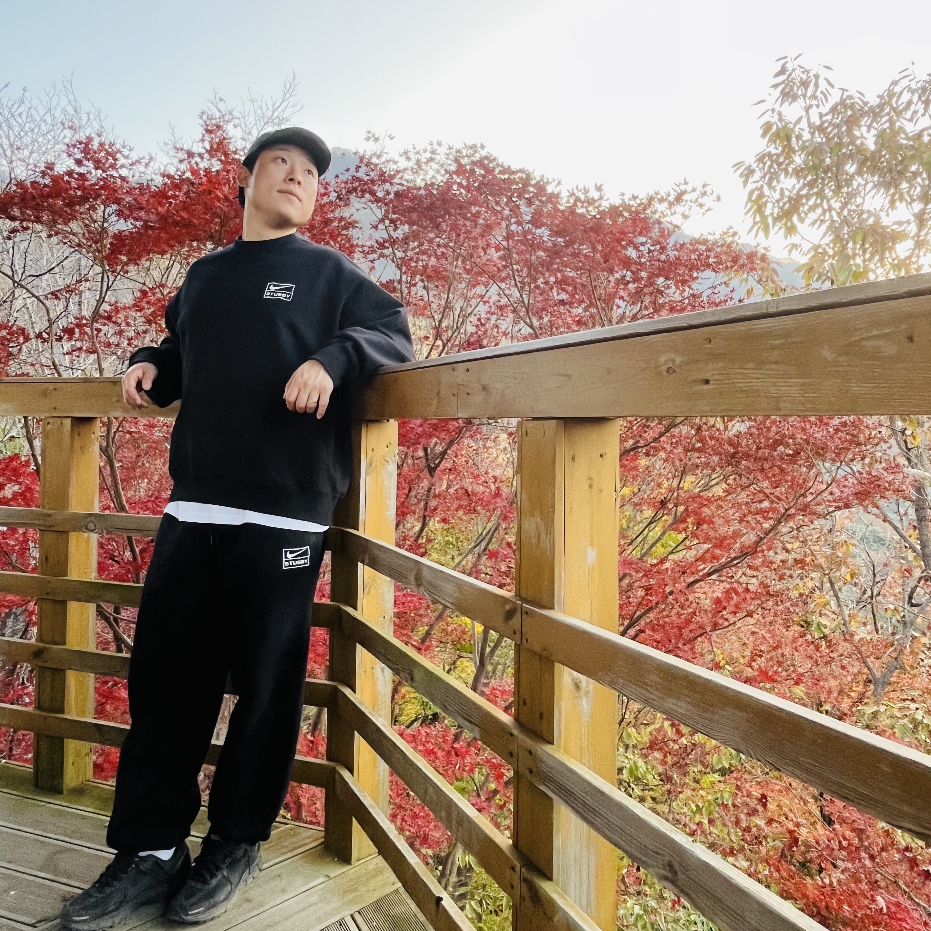 Nike x Stussy NRG Washed Fleece Pants Black (DO5296-010), Nike x Stussy NRG Washed Fleece Crewneck Black (DO5310-010) 착용 스타일