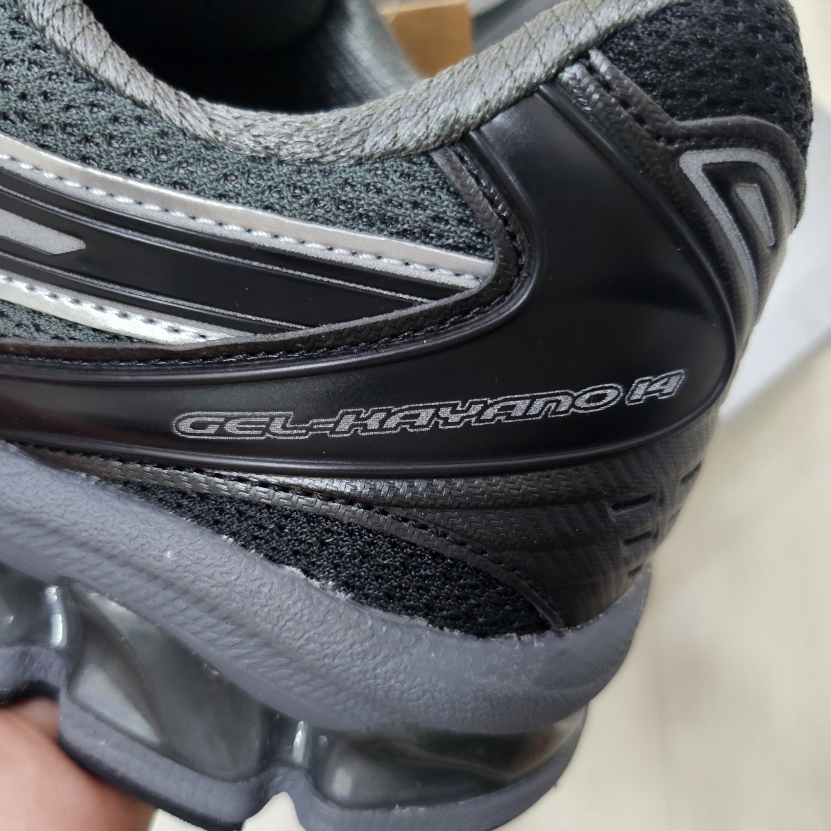 Asics x Unaffected Gel-Kayano 14 Silver Moon 착용 스타일 - 3