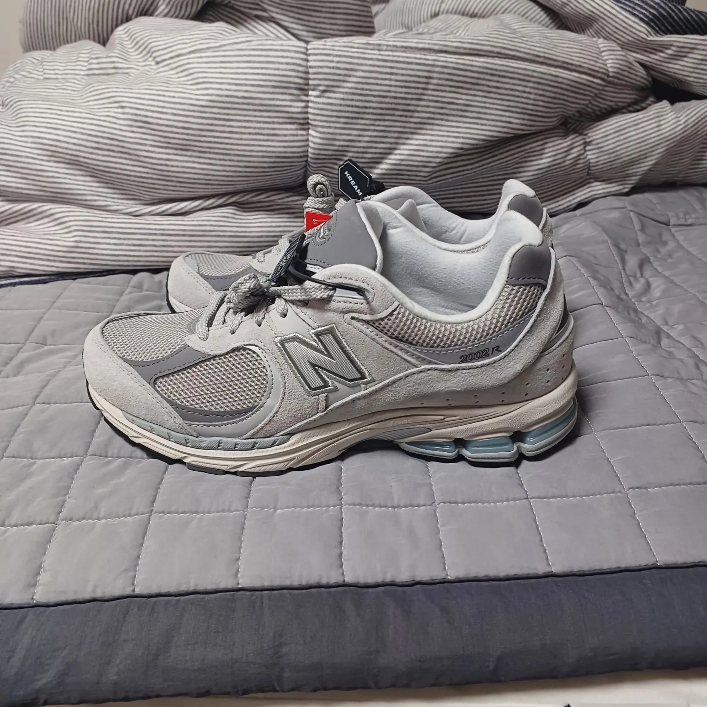 New Balance 2002R T2 Gray 착용 스타일 - 4