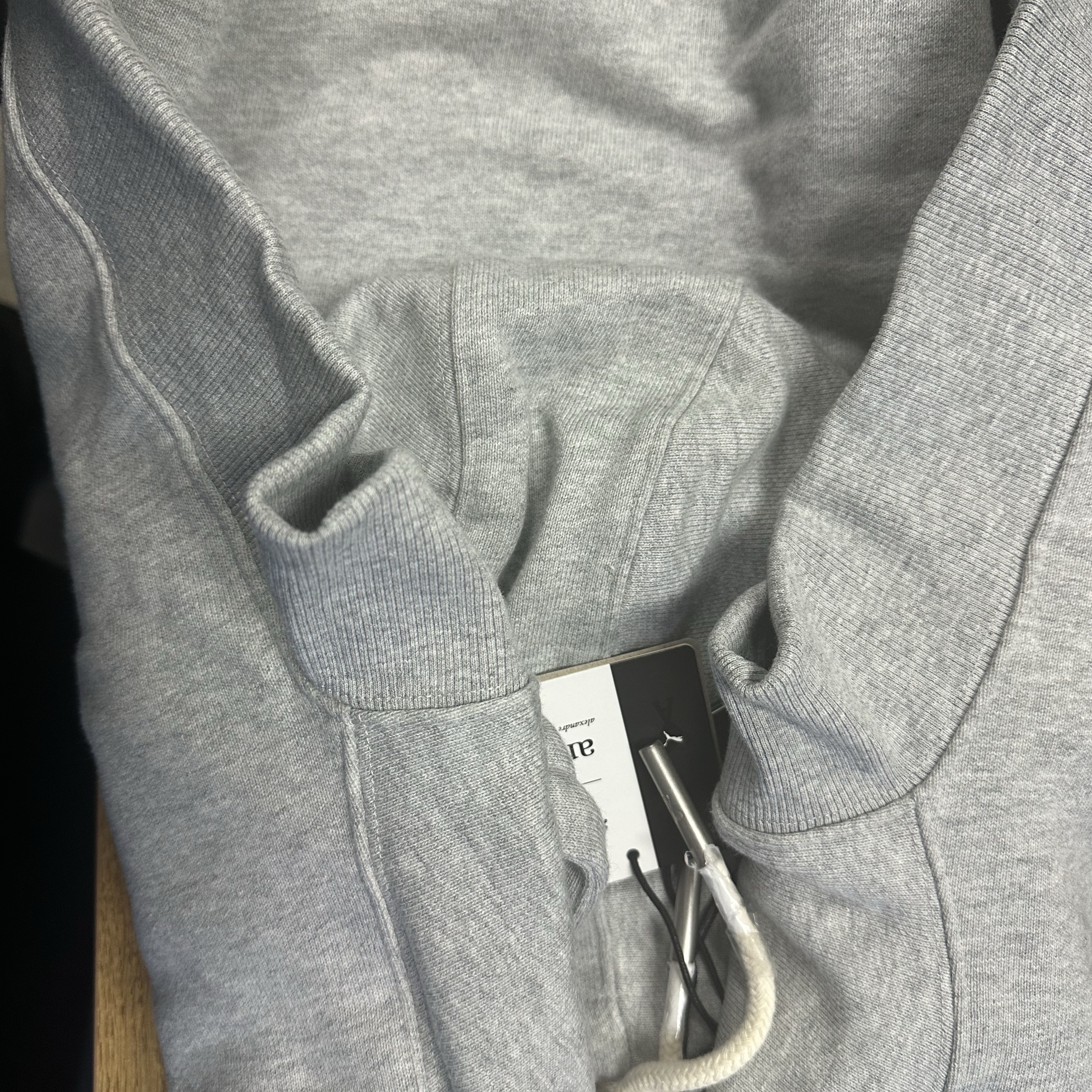 Puma x AMI Hoodie Light Gray Heather 착용 스타일 - 4
