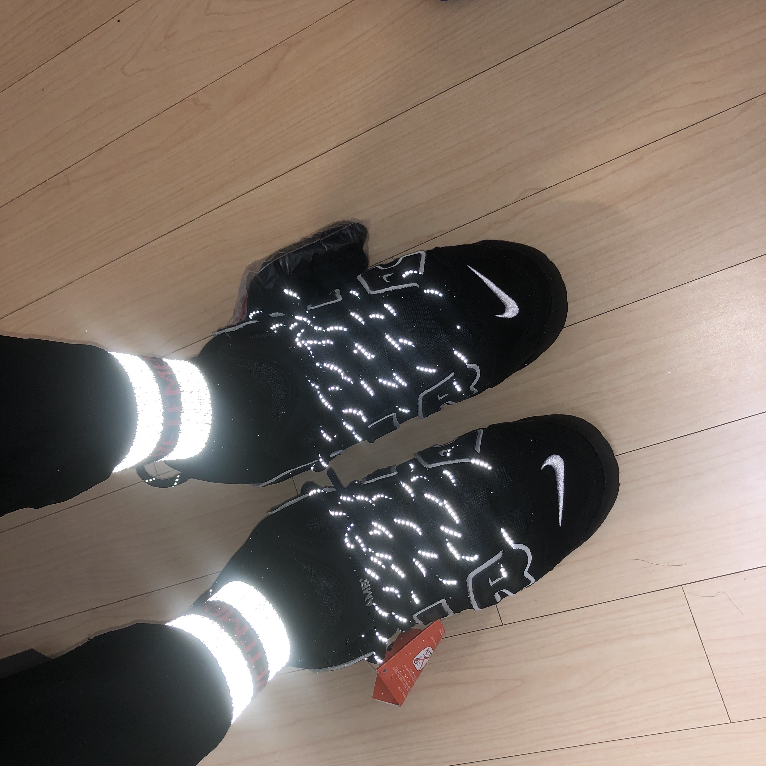 Nike x Ambush Air More Uptempo Low Black and White 착용 스타일 - 1