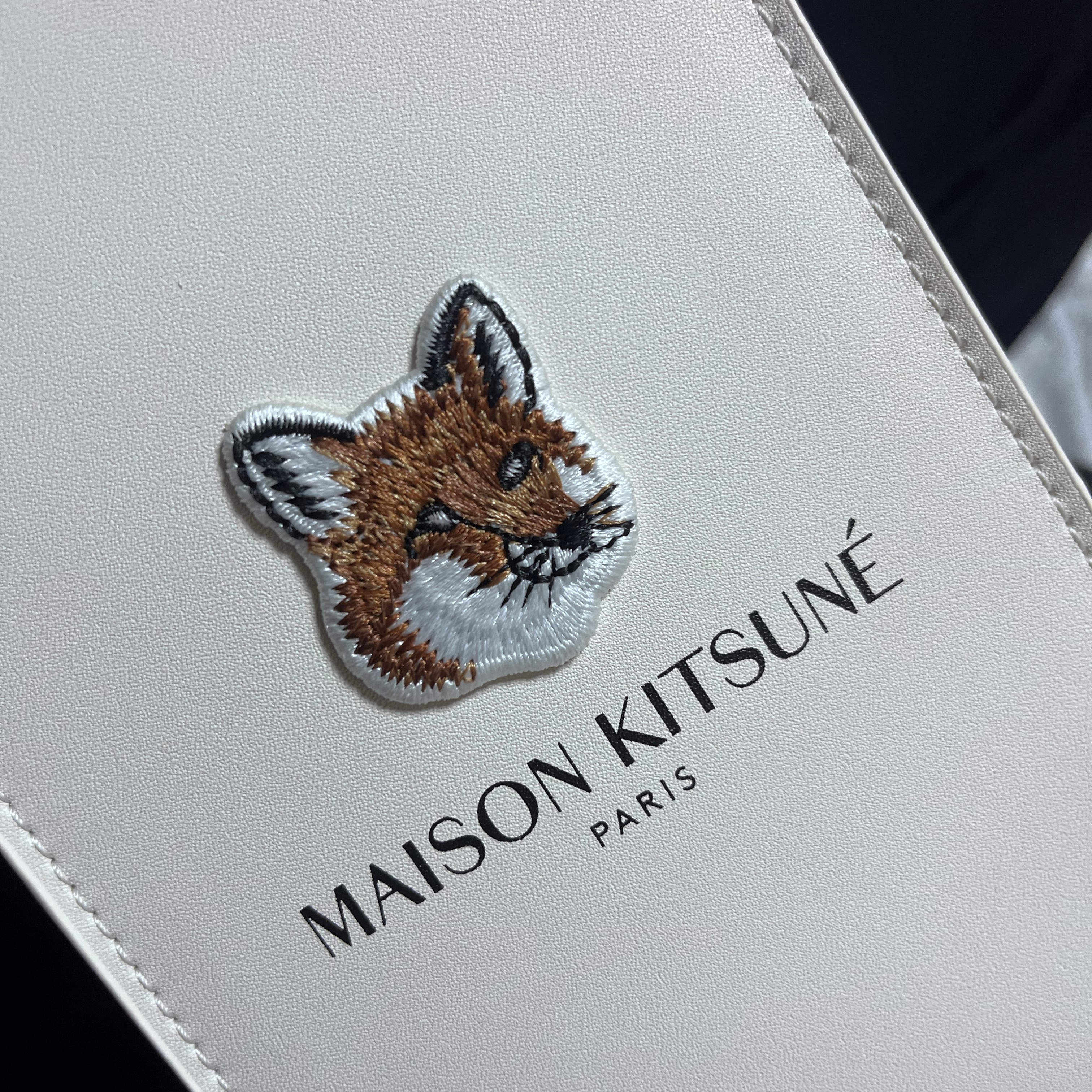Maison Kitsune x Laneige Crossbody Bag 착용 스타일