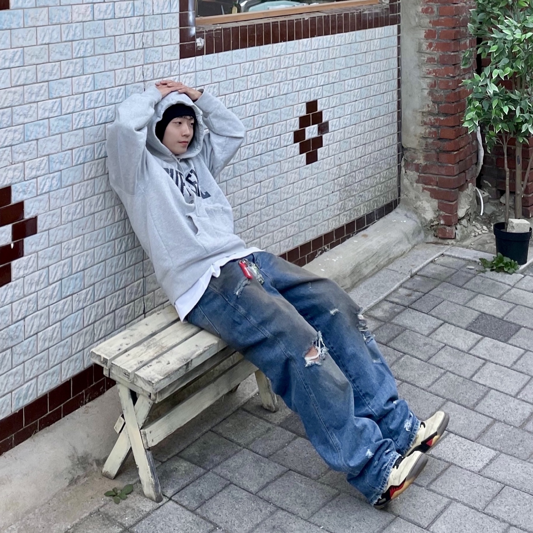 Jordan 5 x Off-White Retro SP Sail Fire Red, Supreme Rhinestone Shadow Hooded Sweatshirt Heather Grey - 22FW 착용 스타일