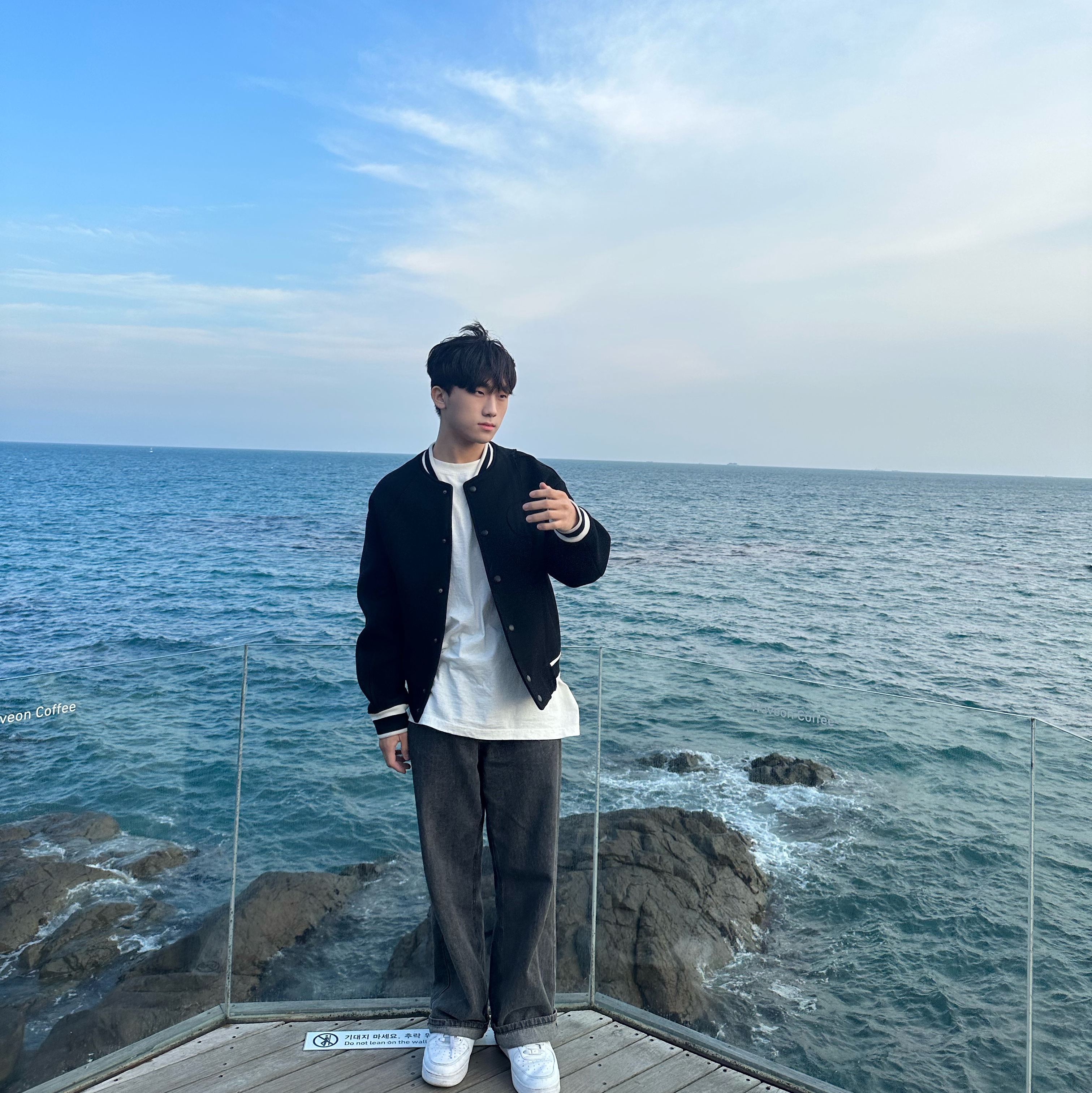 Zara x Ader Error Wool Blend Bomber Black, Nike Air Force 1 '07 Low White 착용 스타일